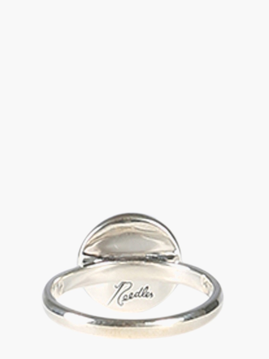 nanito_source_url:https://nokinstyle.com/2345802/peace-ring.jpg
