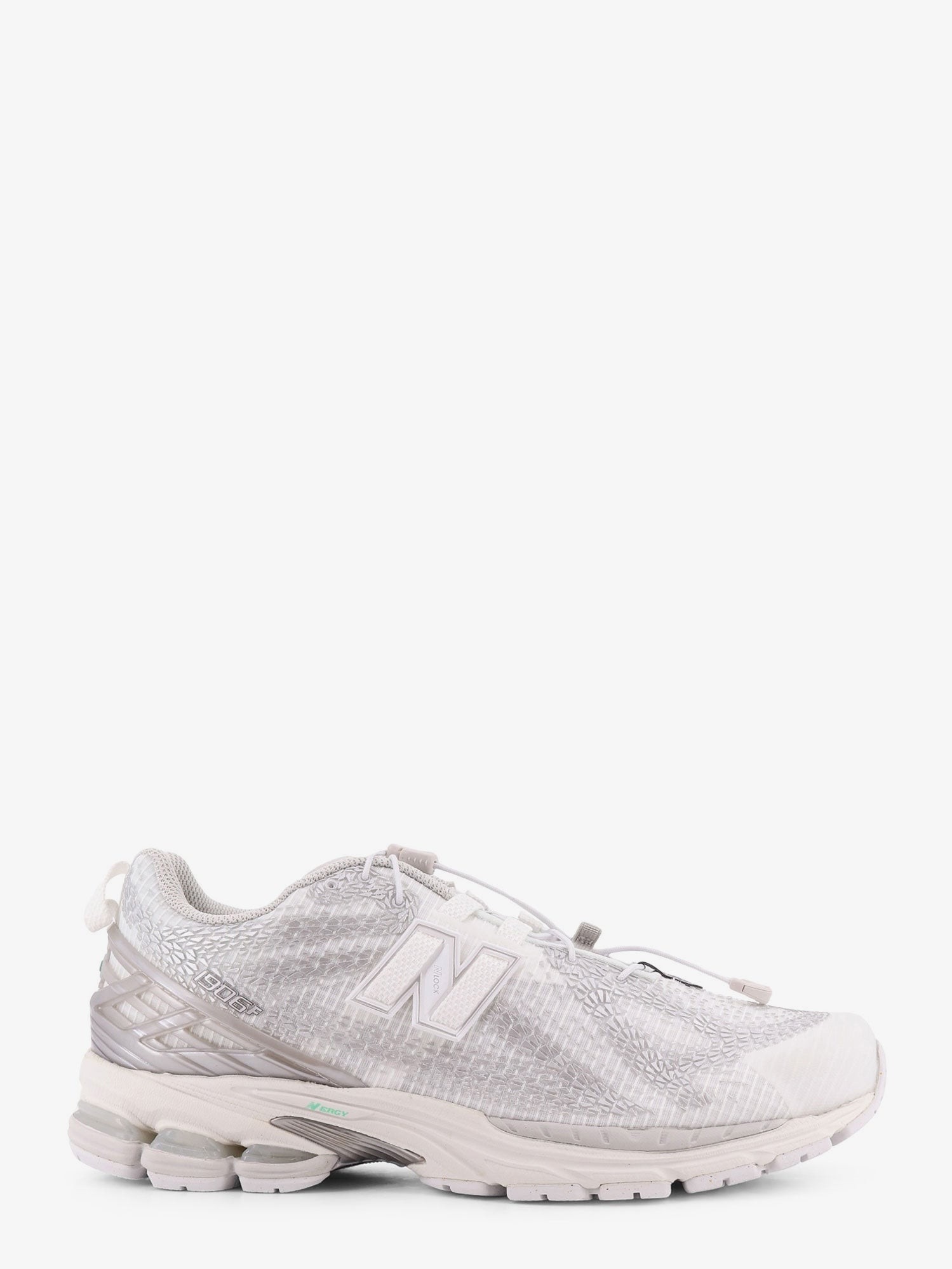 nanito_source_url:https://nokinstyle.com/2394404/190611-technical-fabric-sneakers-with-logo-on-the-side.jpg