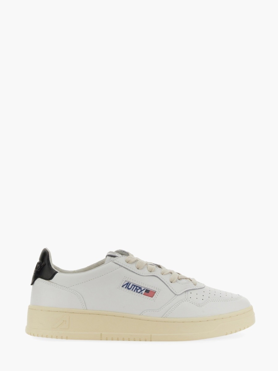 nanito_source_url:https://nokinstyle.com/2336286/medalist-low-sneaker.jpg