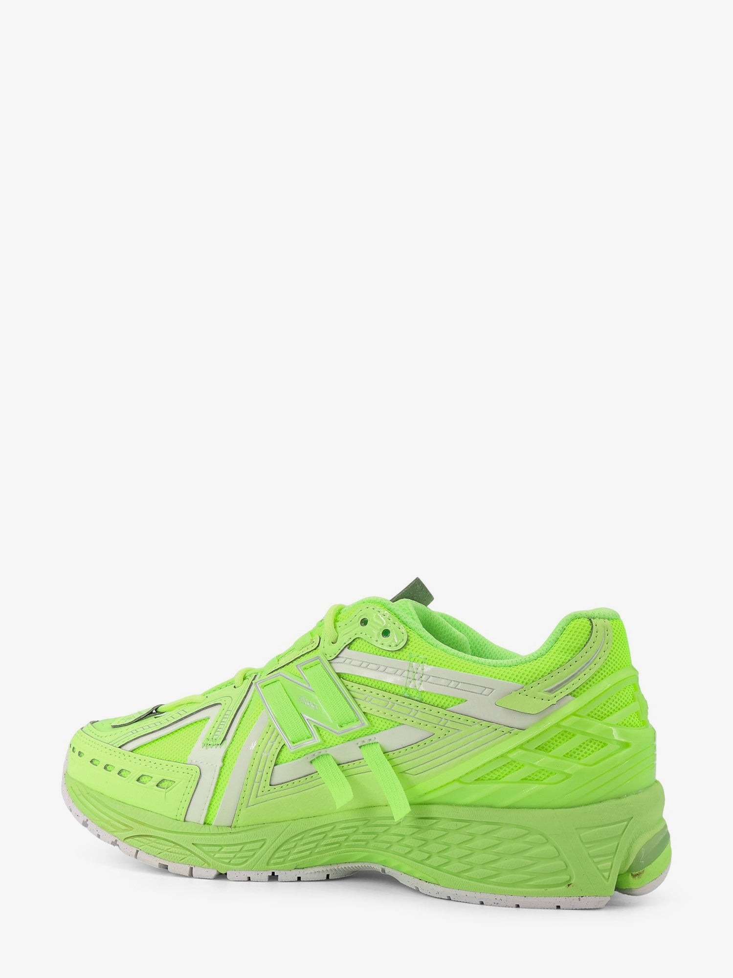 nanito_source_url:https://nokinstyle.com/2409599/1906-low-top-mesh-sneakers.jpg