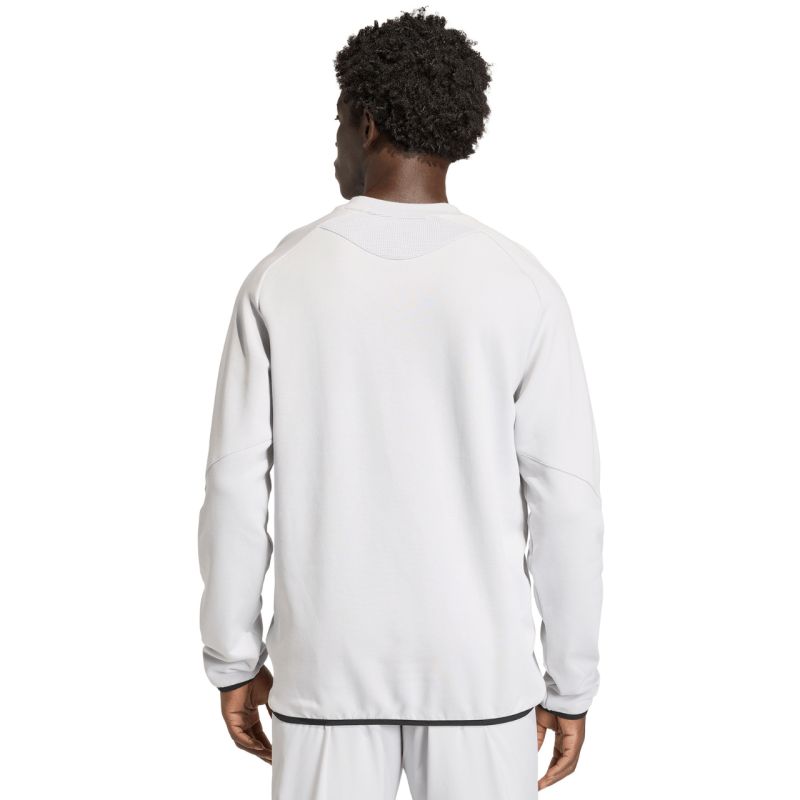nanito_source_url:https://b2bsportswholesale.net/public/storage/productimages/96/1f/83/8b/2165382/image/xlarge_clean.jpg