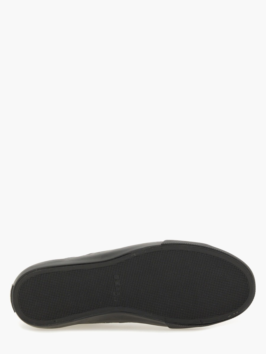 nanito_source_url:https://nokinstyle.com/2368866/leather-sneaker.jpg