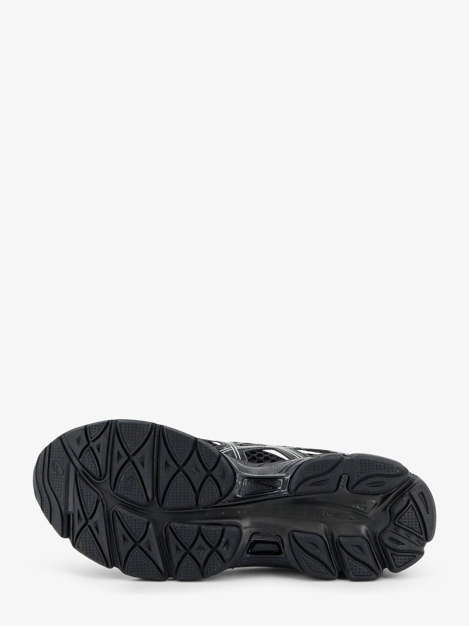 nanito_source_url:https://nokinstyle.com/2440256/gel-cumulus-16-mesh-sneakers-with-contrasting-inserts.jpg