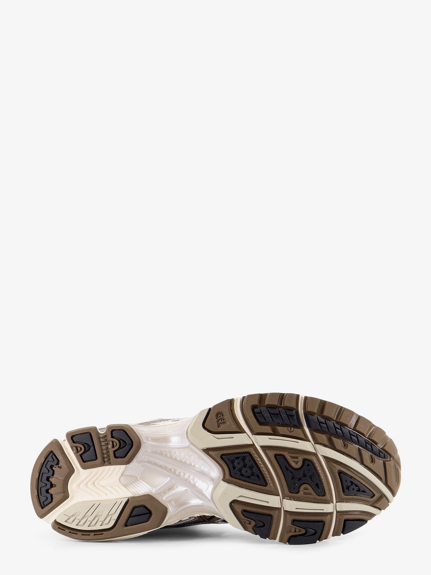 nanito_source_url:https://nokinstyle.com/2422701/gel-nimbus-101-low-top-mesh-sneakers.jpg