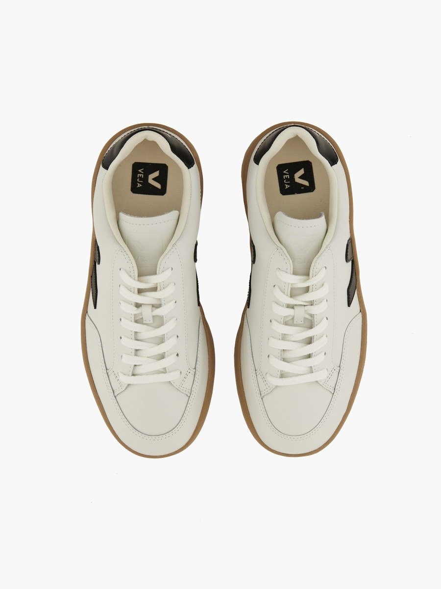 nanito_source_url:https://nokinstyle.com/2348783/sneaker-v-12.jpg