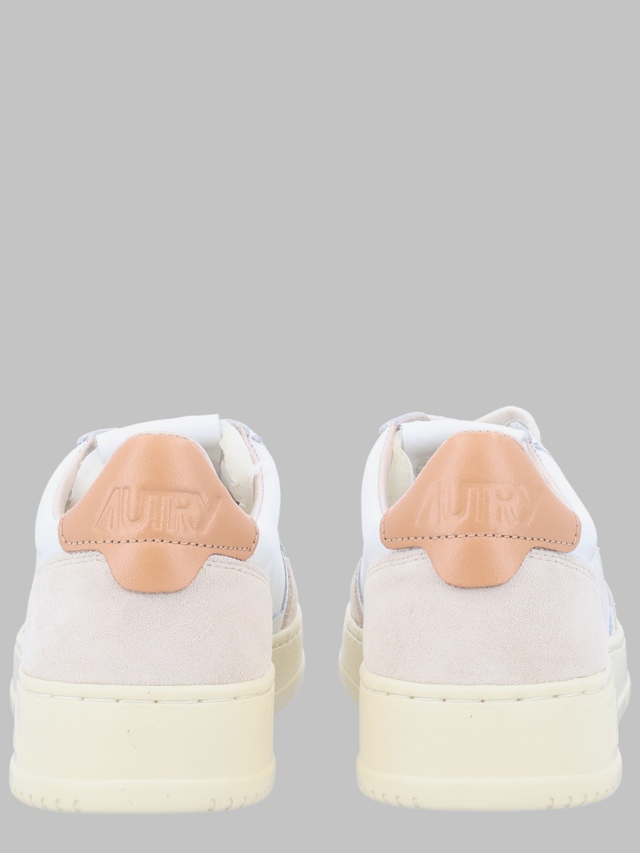 nanito_source_url:https://nokinstyle.com/2431029/sneaker-medalist-low.jpg