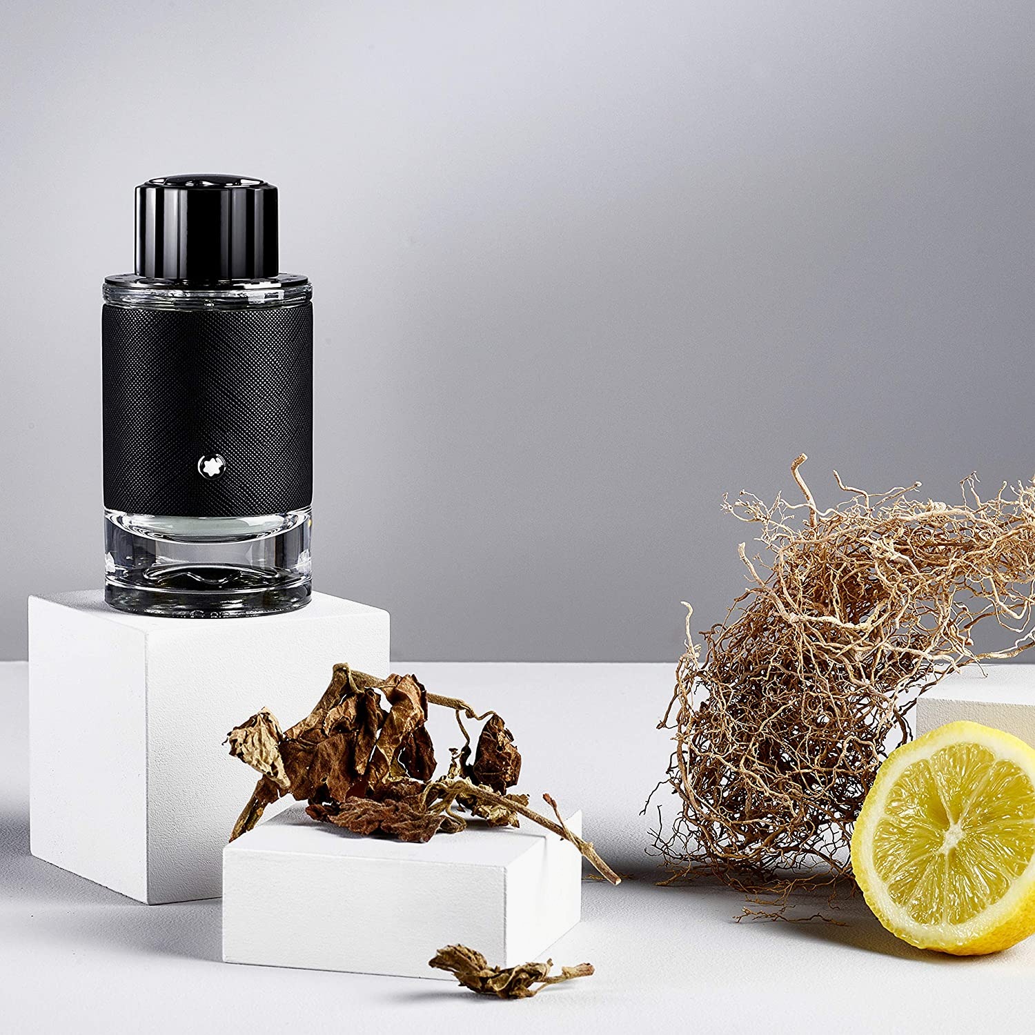nanito_source_url:https://www.mewse.ro/images/produse/montblanc-explorer-eau-de-parfum-for-men-30-ml-travel-2-3386460101059-1674562624.jpg