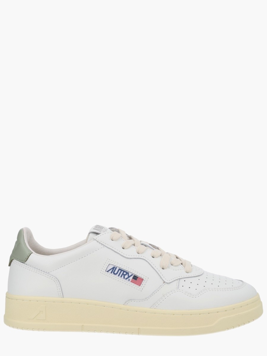 nanito_source_url:https://nokinstyle.com/2337757/medalist-low-sneaker.jpg