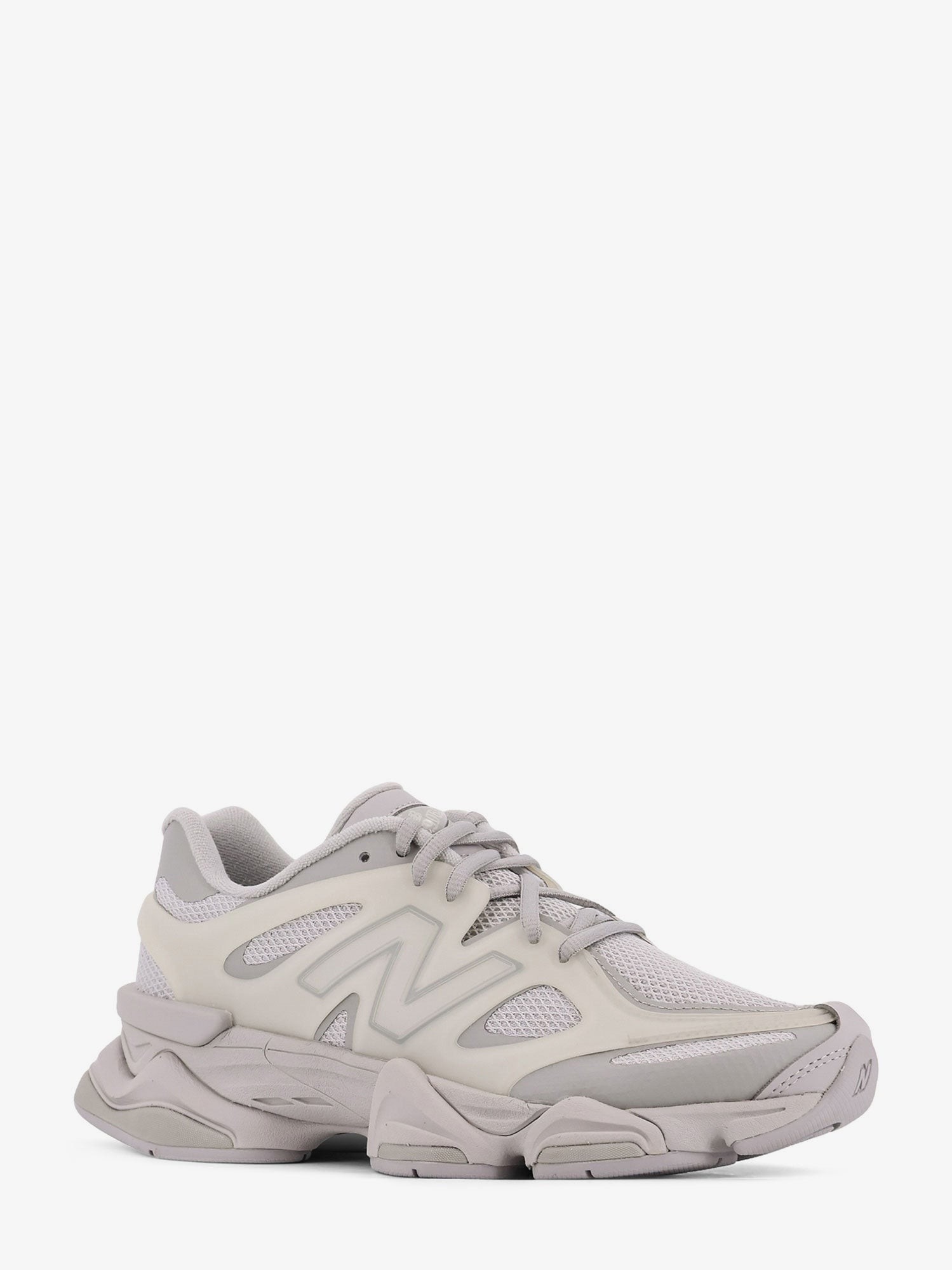nanito_source_url:https://nokinstyle.com/2397726/nylon-9060-sneakers-with-rubber-inserts.jpg