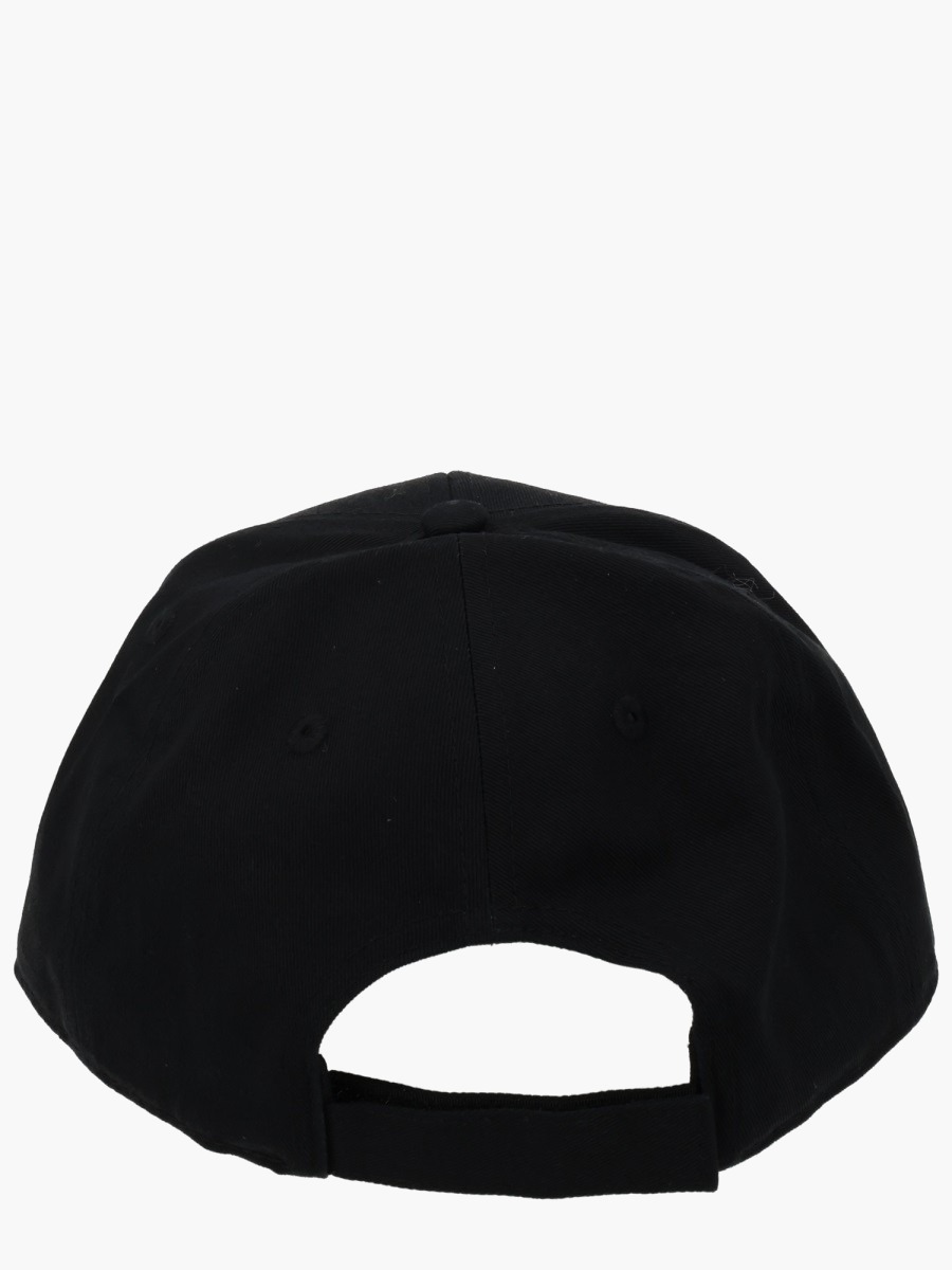 nanito_source_url:https://nokinstyle.com/2342704/baseball-hat-with-logo.jpg