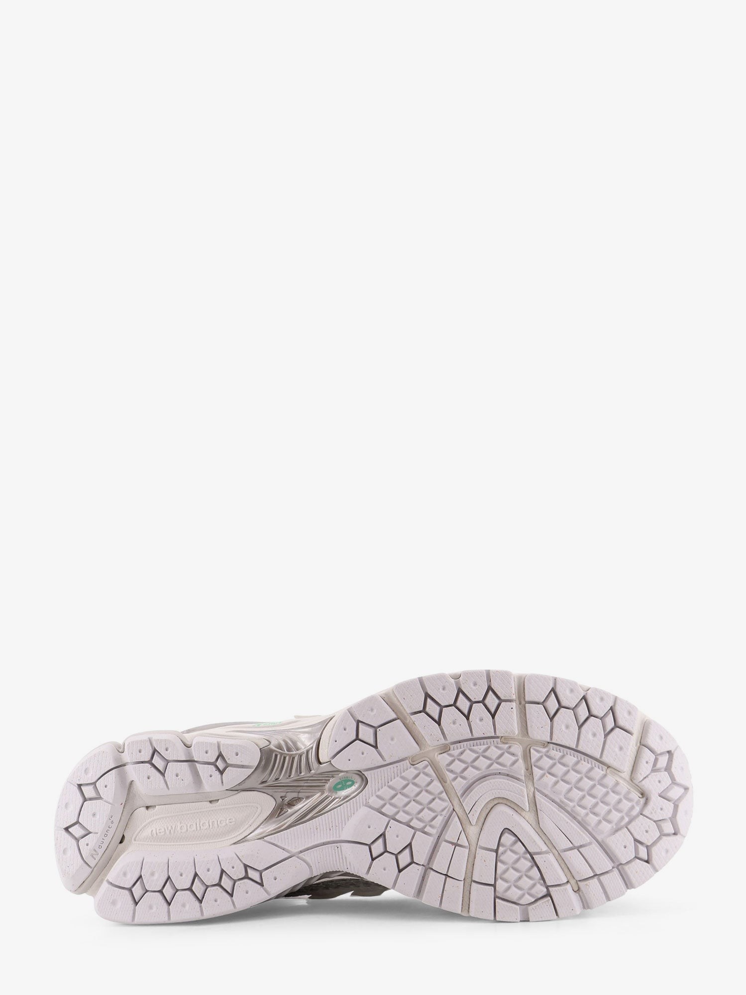 nanito_source_url:https://nokinstyle.com/2394407/190611-technical-fabric-sneakers-with-logo-on-the-side.jpg