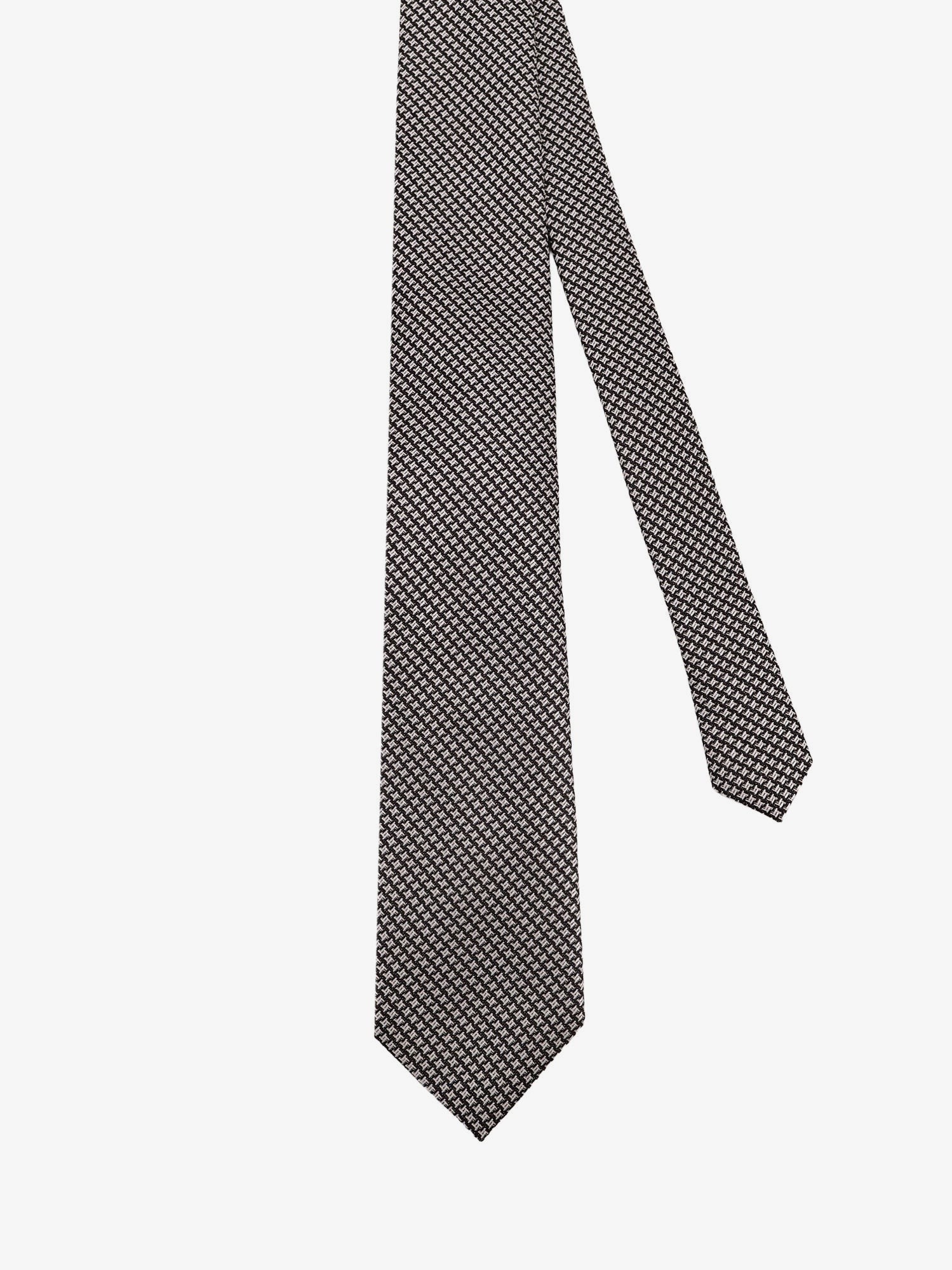nanito_source_url:https://nokinstyle.com/2402247/silk-tie.jpg