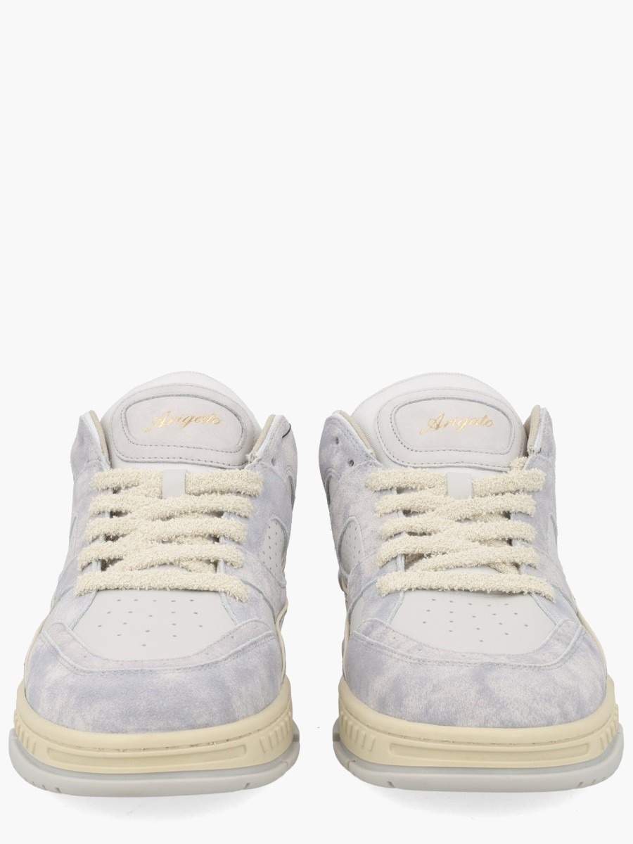 nanito_source_url:https://nokinstyle.com/2329588/sneaker-area-lo.jpg
