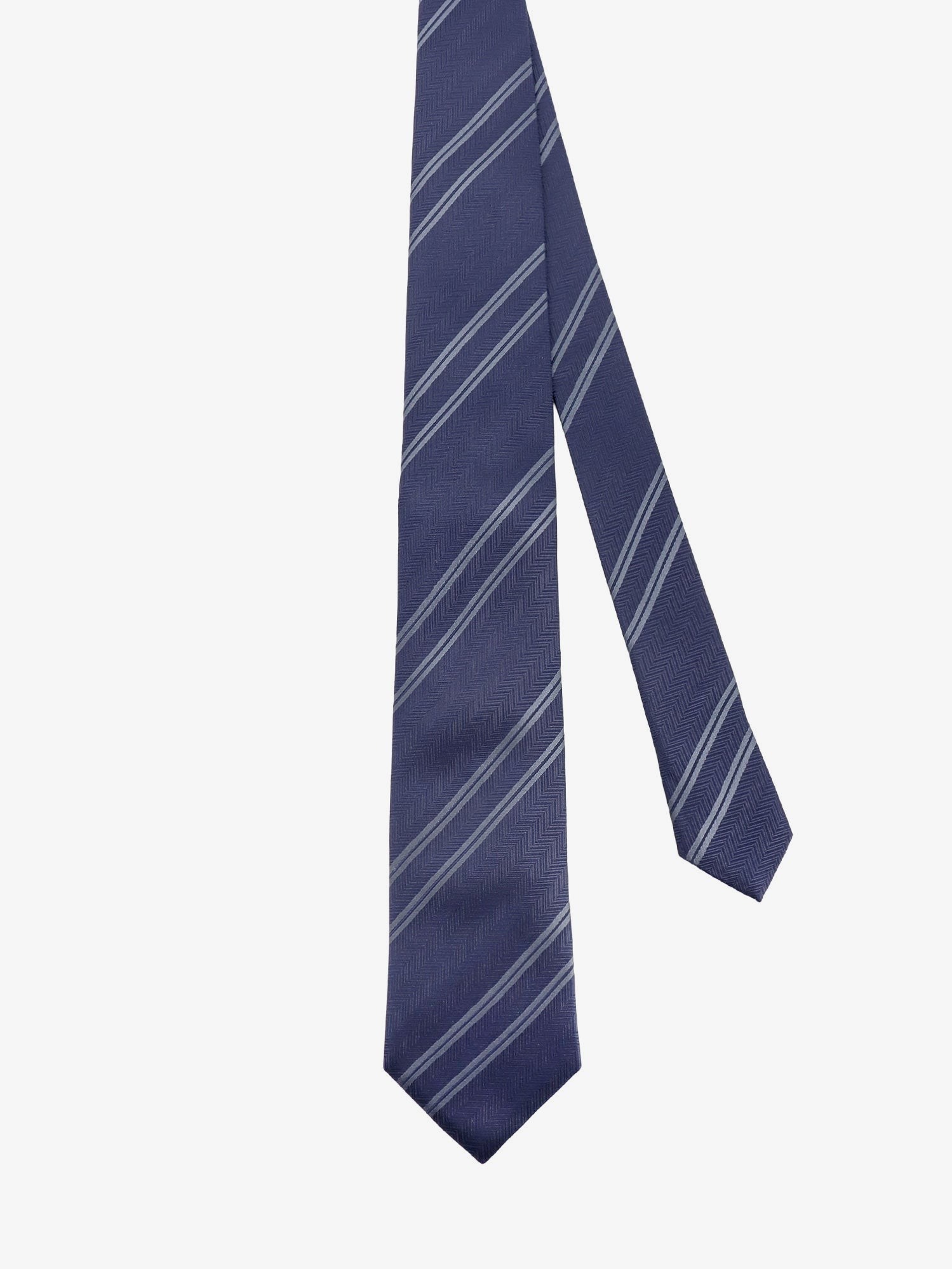 nanito_source_url:https://nokinstyle.com/2392668/regimental-motif-silk-tie.jpg