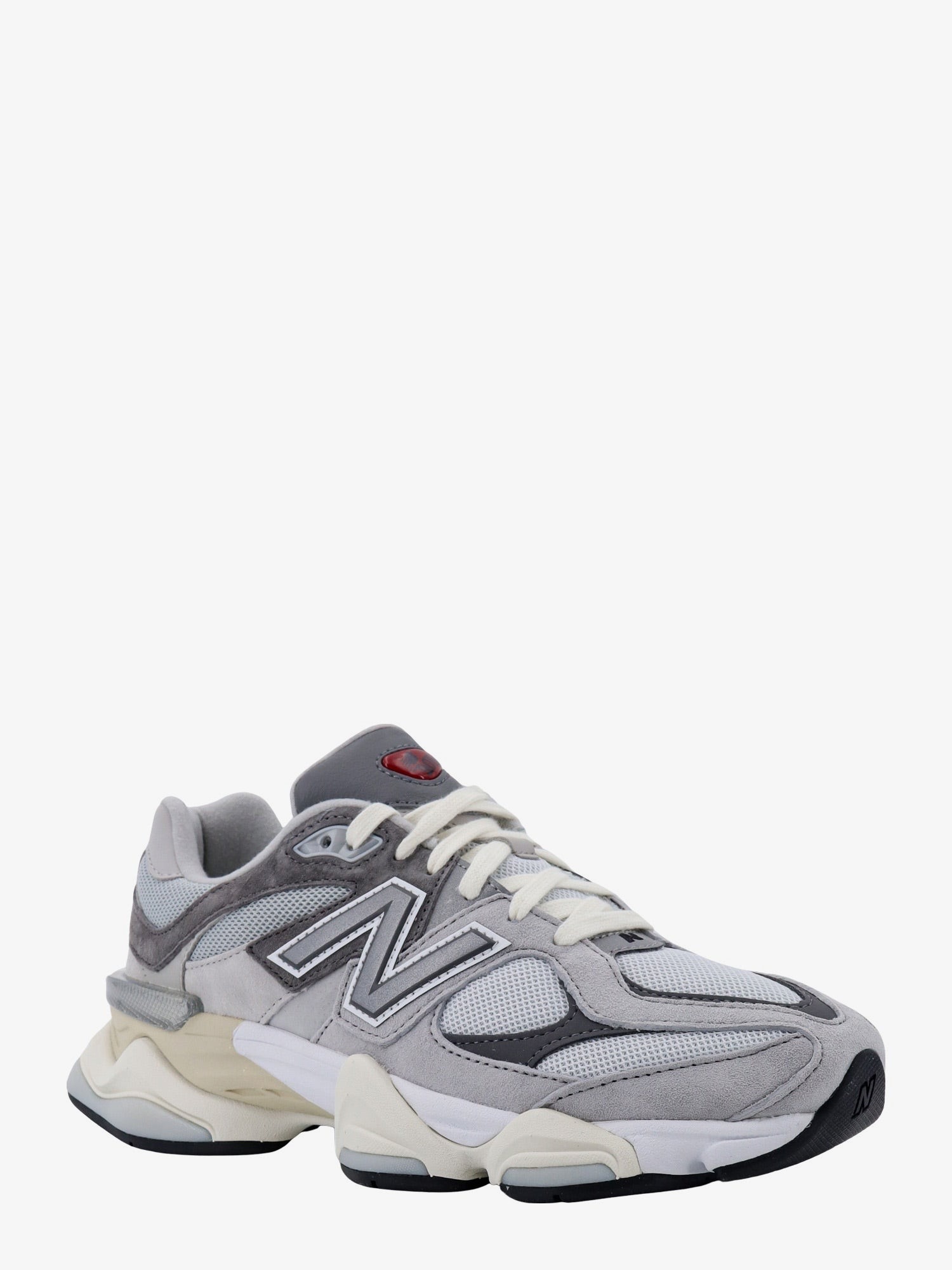 nanito_source_url:https://nokinstyle.com/2426732/9060-sneakers-in-mesh-and-suede-with-side-logo.jpg