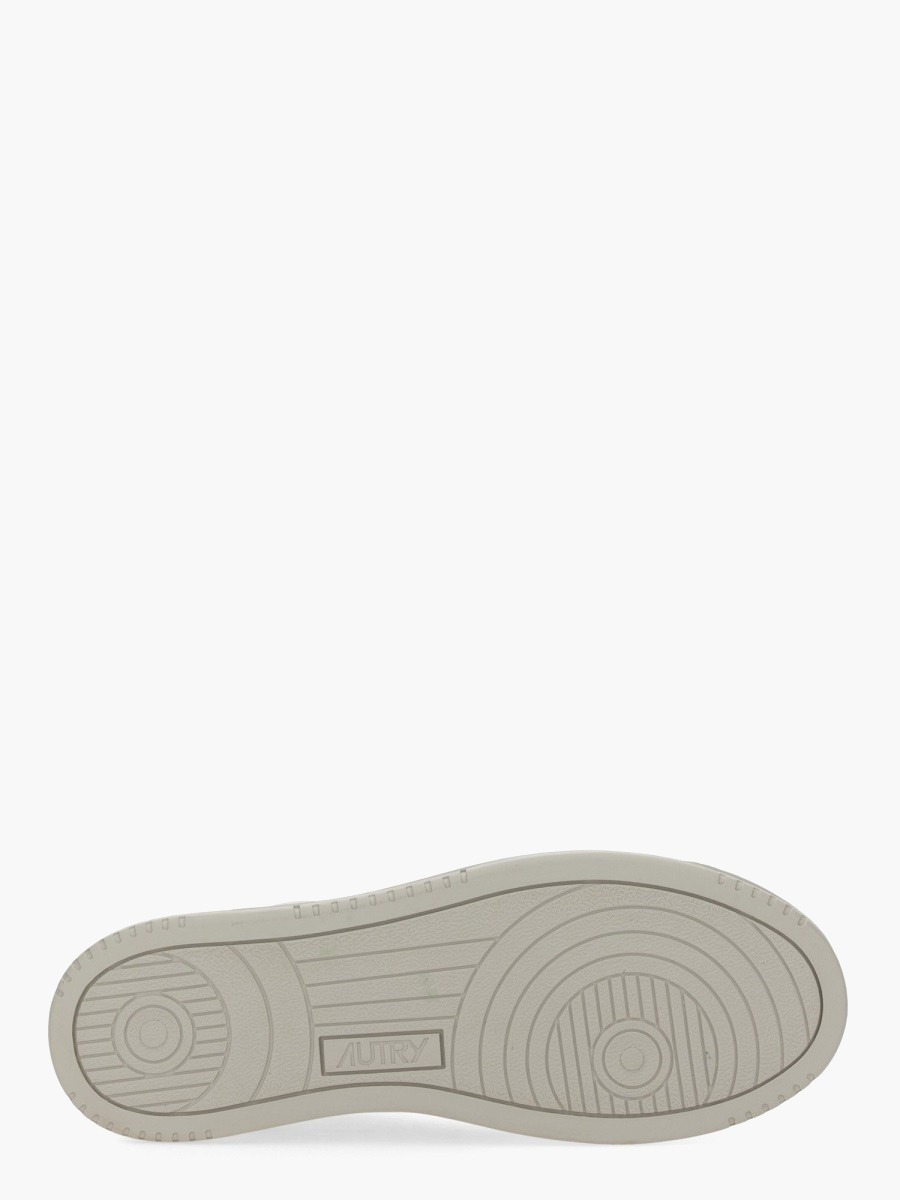 nanito_source_url:https://nokinstyle.com/2336750/medalist-low-sneaker.jpg
