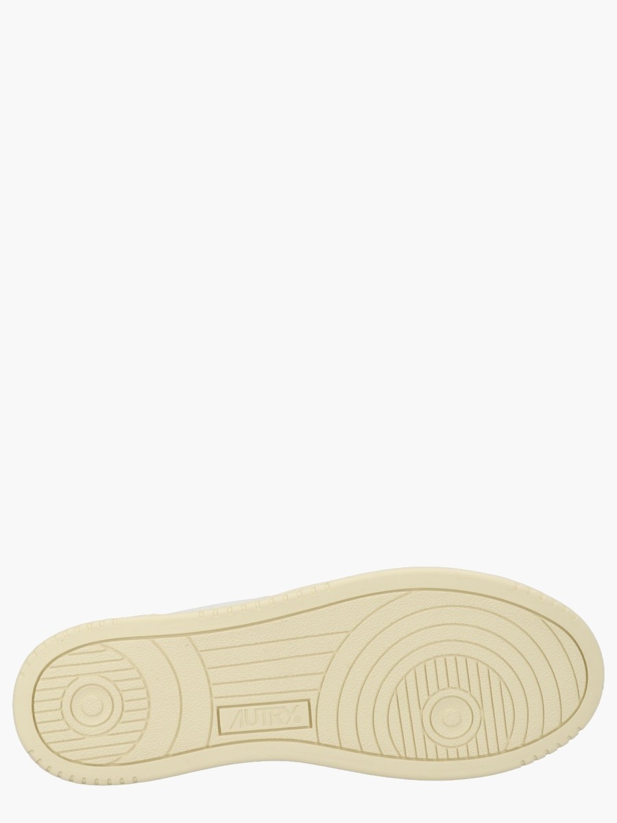 nanito_source_url:https://nokinstyle.com/2324861/medalist-low-sneaker.jpg