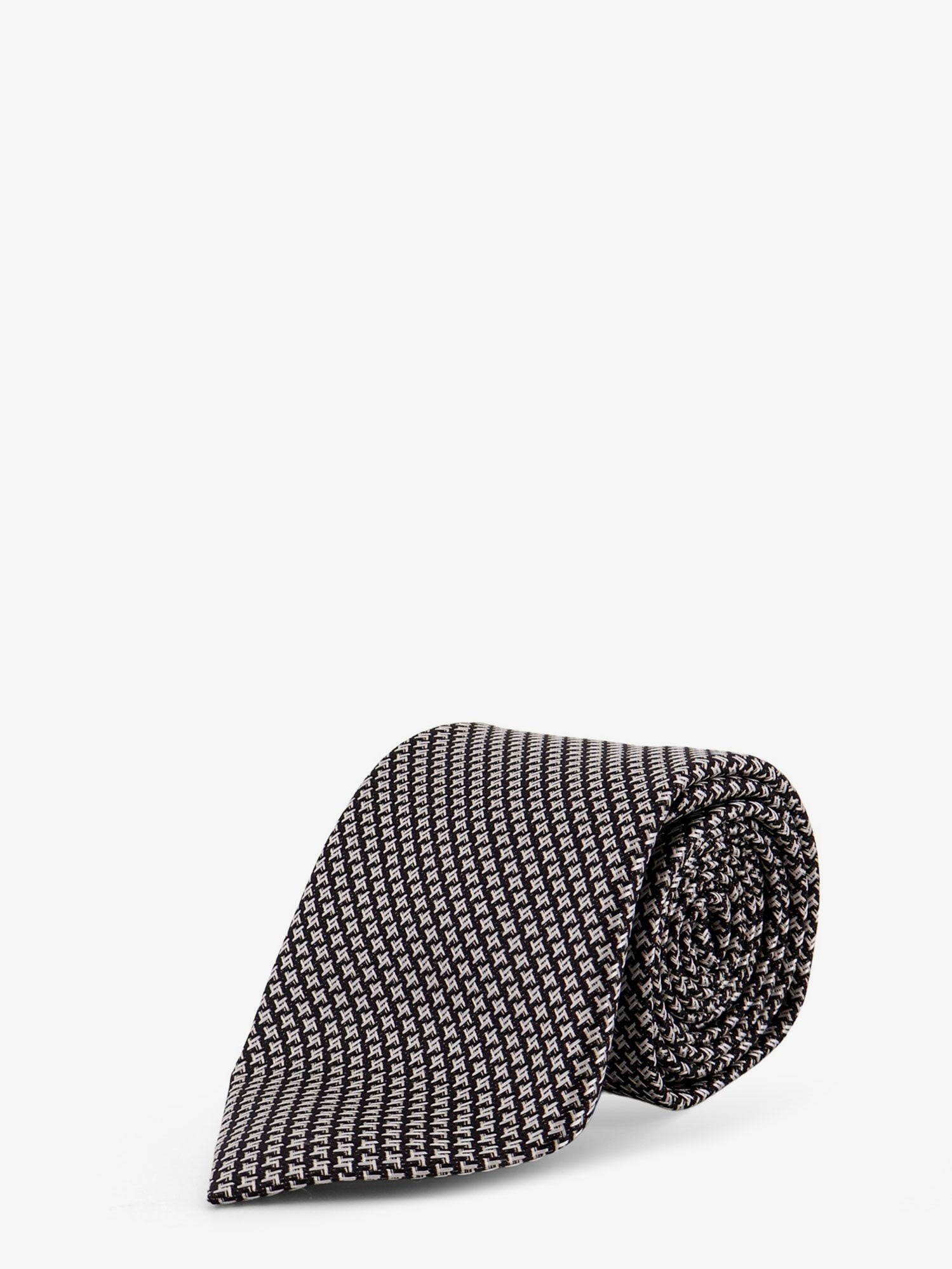 nanito_source_url:https://nokinstyle.com/2402246/silk-tie.jpg