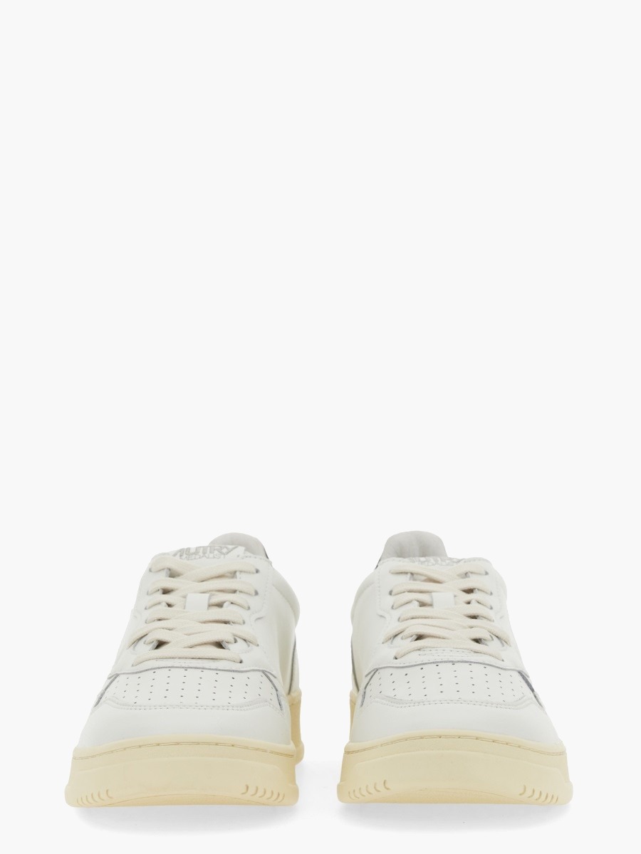 nanito_source_url:https://nokinstyle.com/2336288/medalist-low-sneaker.jpg