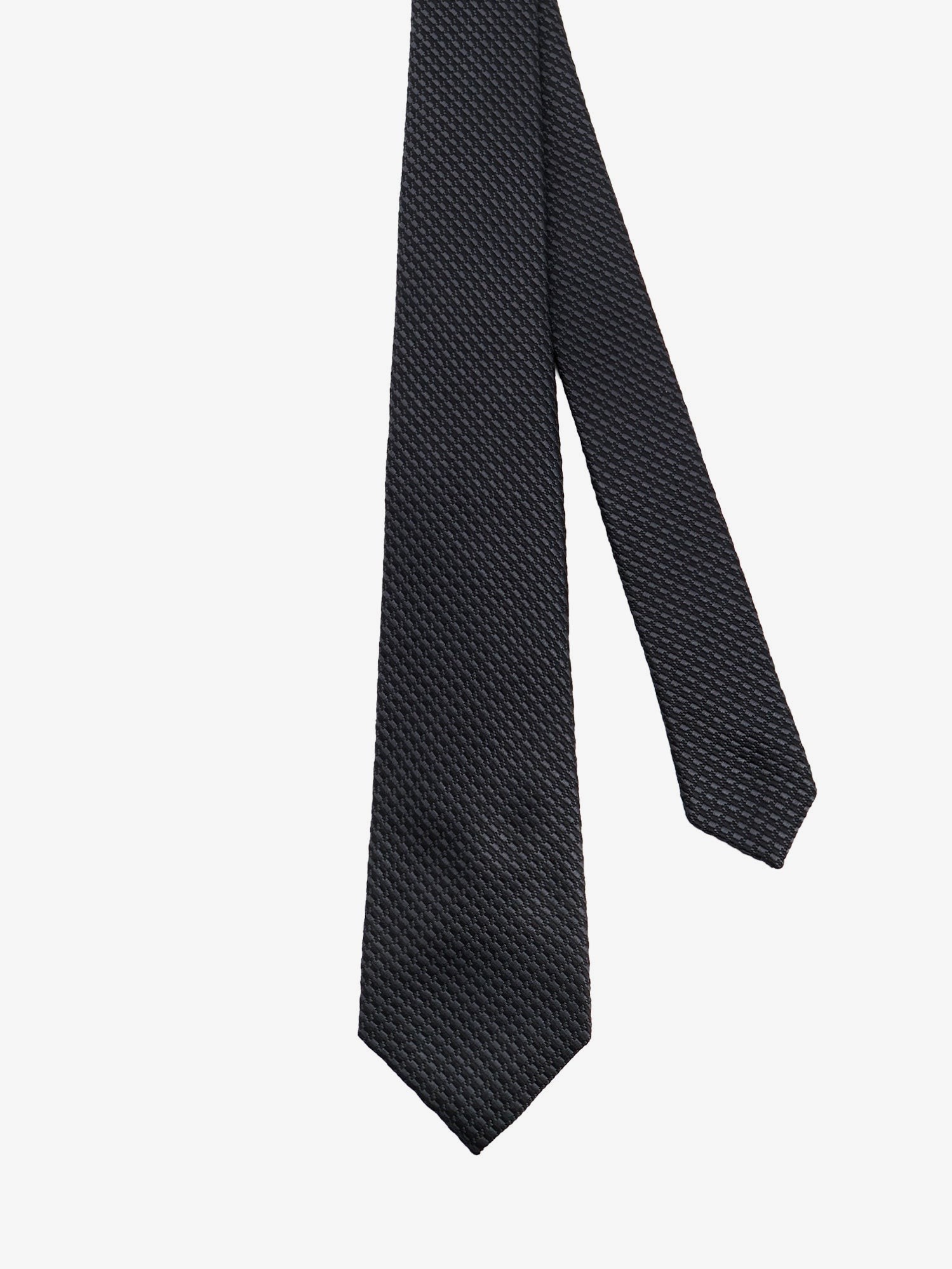 nanito_source_url:https://nokinstyle.com/2390486/silk-tie.jpg