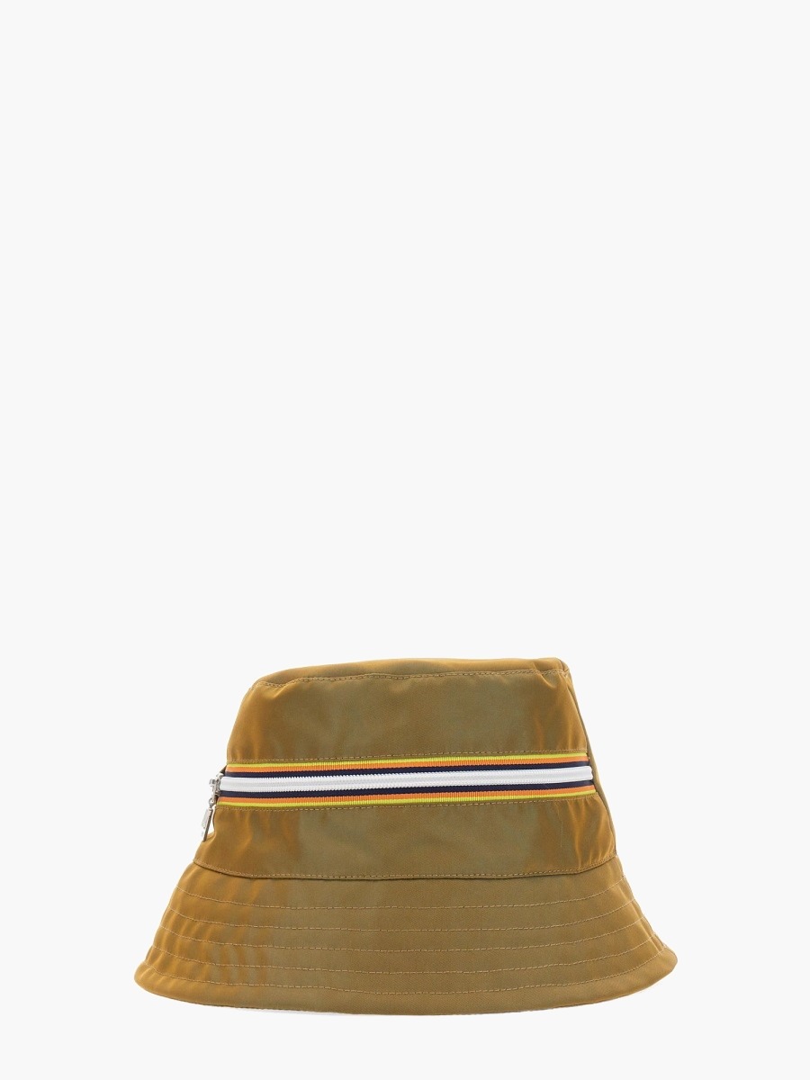 nanito_source_url:https://nokinstyle.com/2353823/bucket-hat-with-zipper-logo.jpg