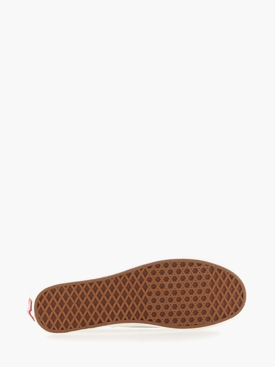 nanito_source_url:https://nokinstyle.com/2359592/sneaker-authentic-44-dx.jpg