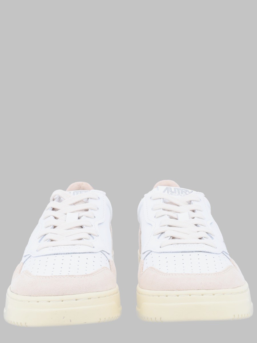 nanito_source_url:https://nokinstyle.com/2431028/sneaker-medalist-low.jpg