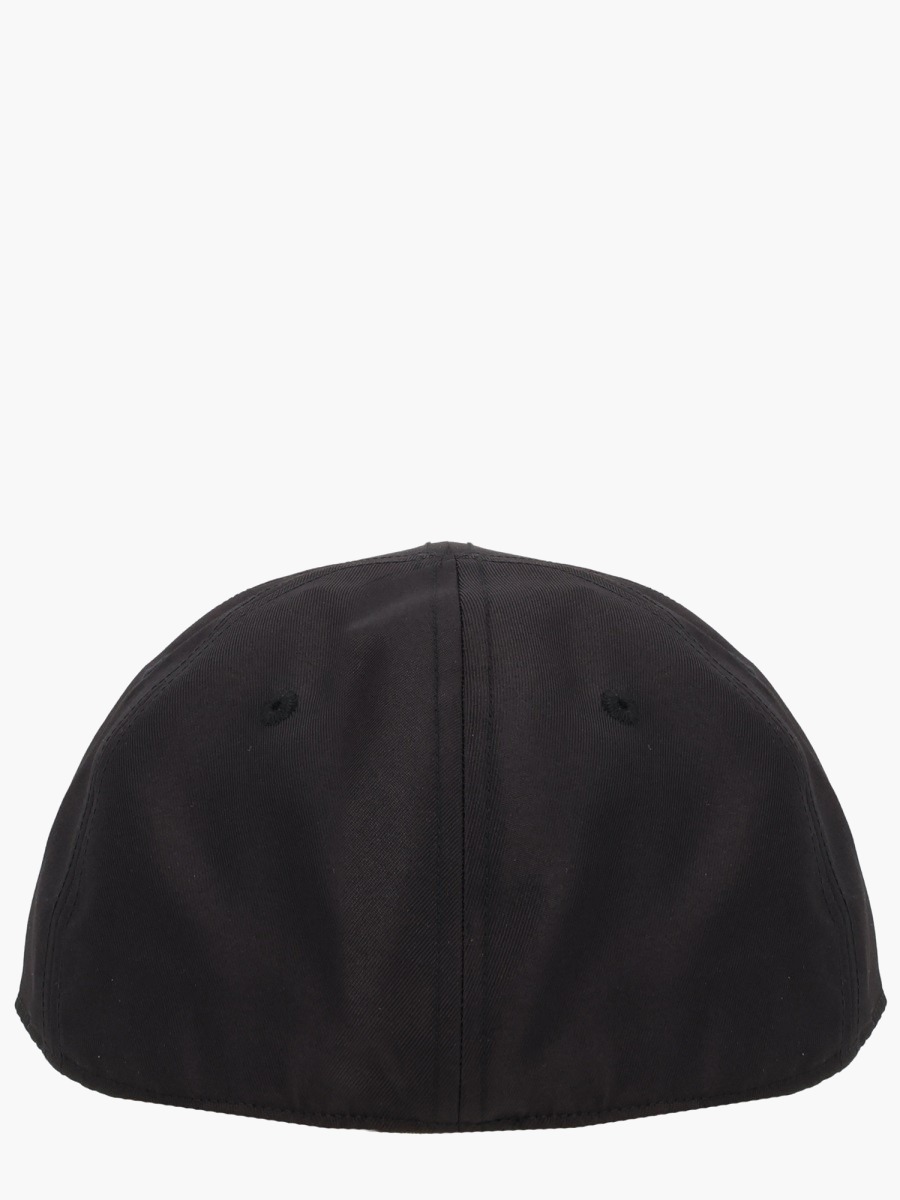 nanito_source_url:https://nokinstyle.com/2337792/baseball-hat-with-logo.jpg