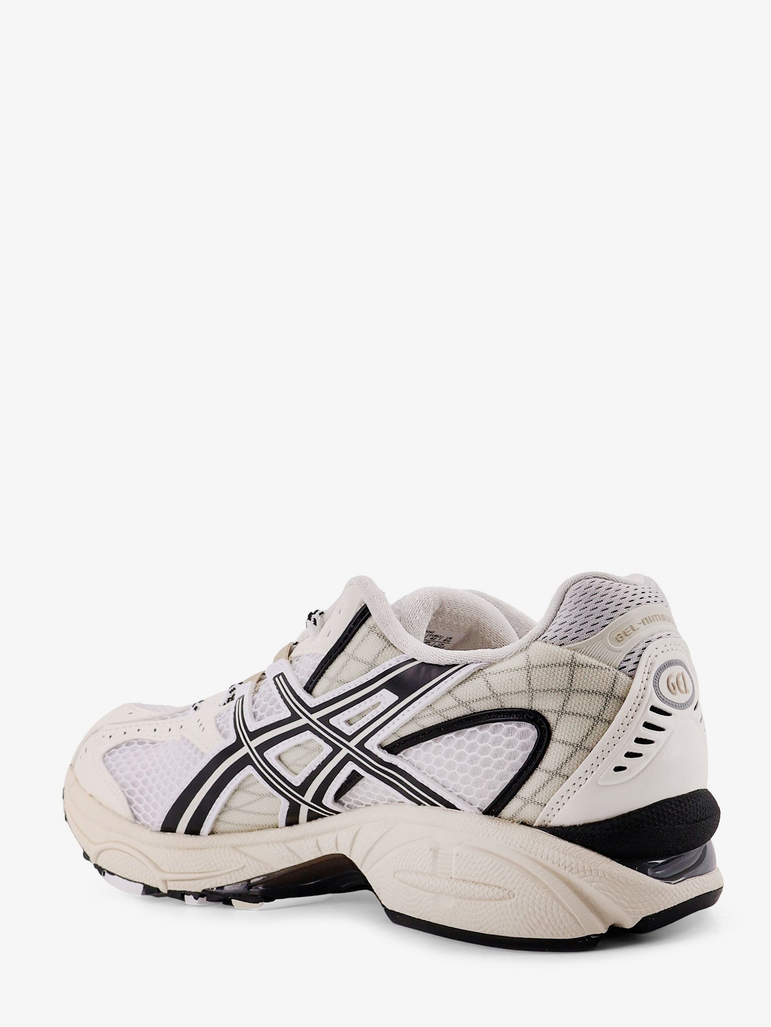 nanito_source_url:https://nokinstyle.com/2398320/gel-nimbus-101-mesh-sneakers-with-logo-on-the-side.jpg