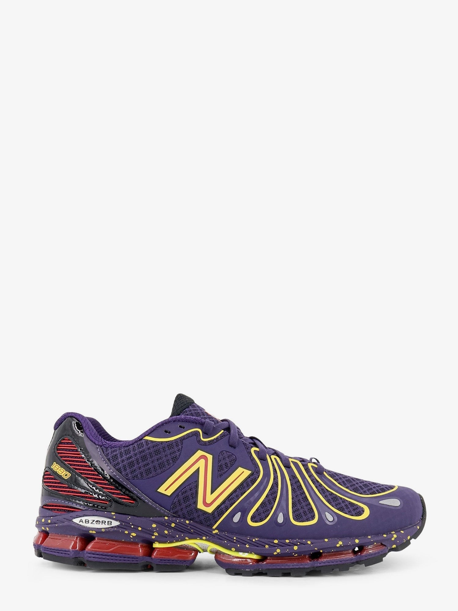 nanito_source_url:https://nokinstyle.com/2419035/18909-mesh-sneakers-with-contrasting-side-logo.jpg