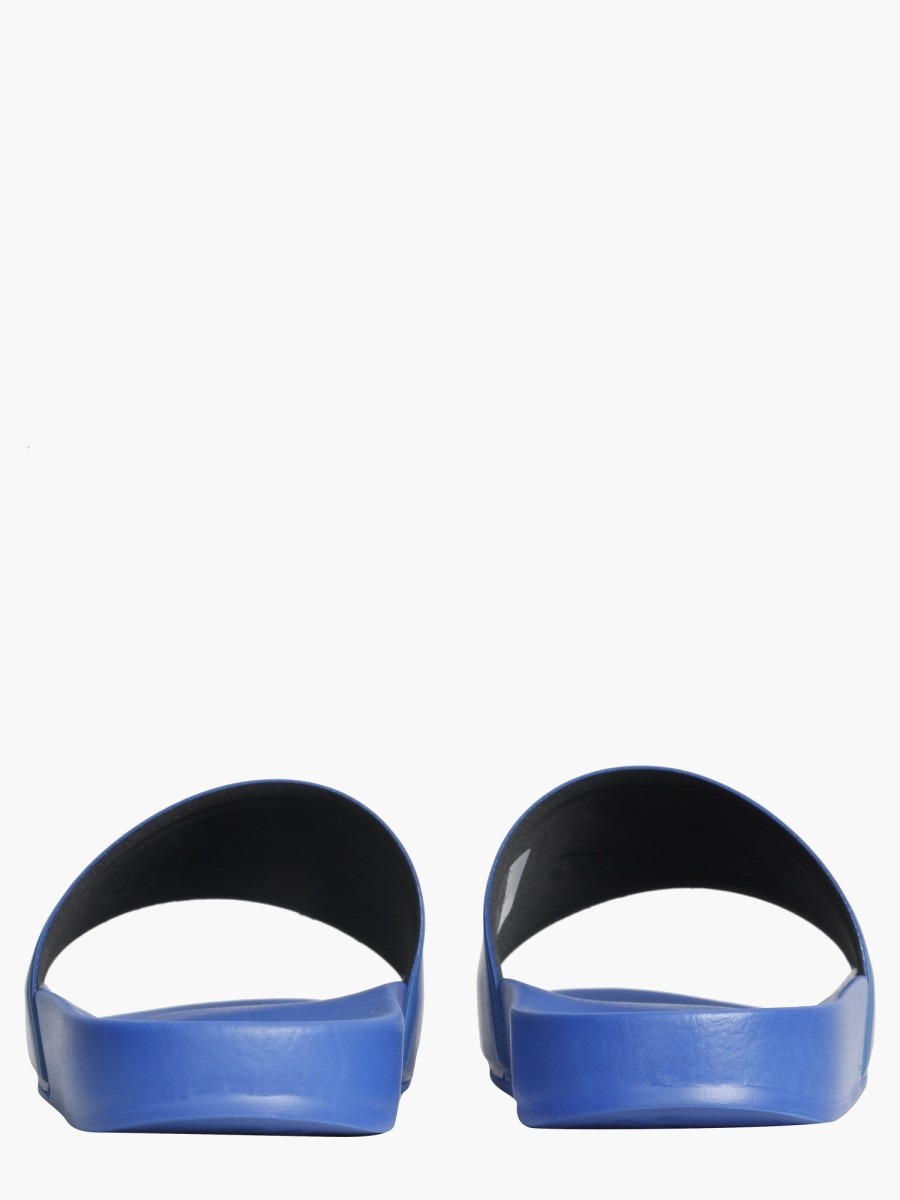 nanito_source_url:https://nokinstyle.com/2354436/summit-slide-sandals.jpg