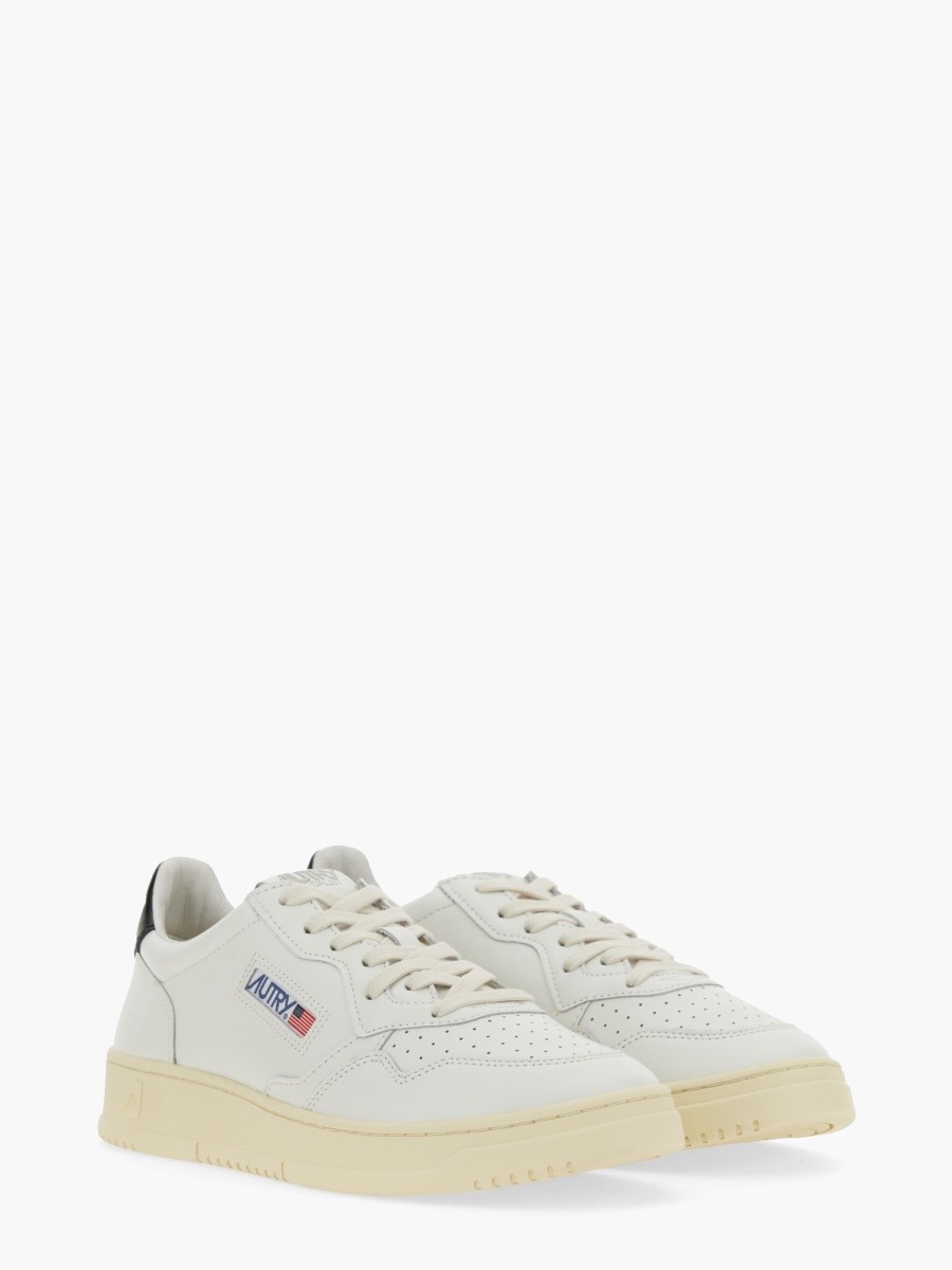 nanito_source_url:https://nokinstyle.com/2336287/medalist-low-sneaker.jpg