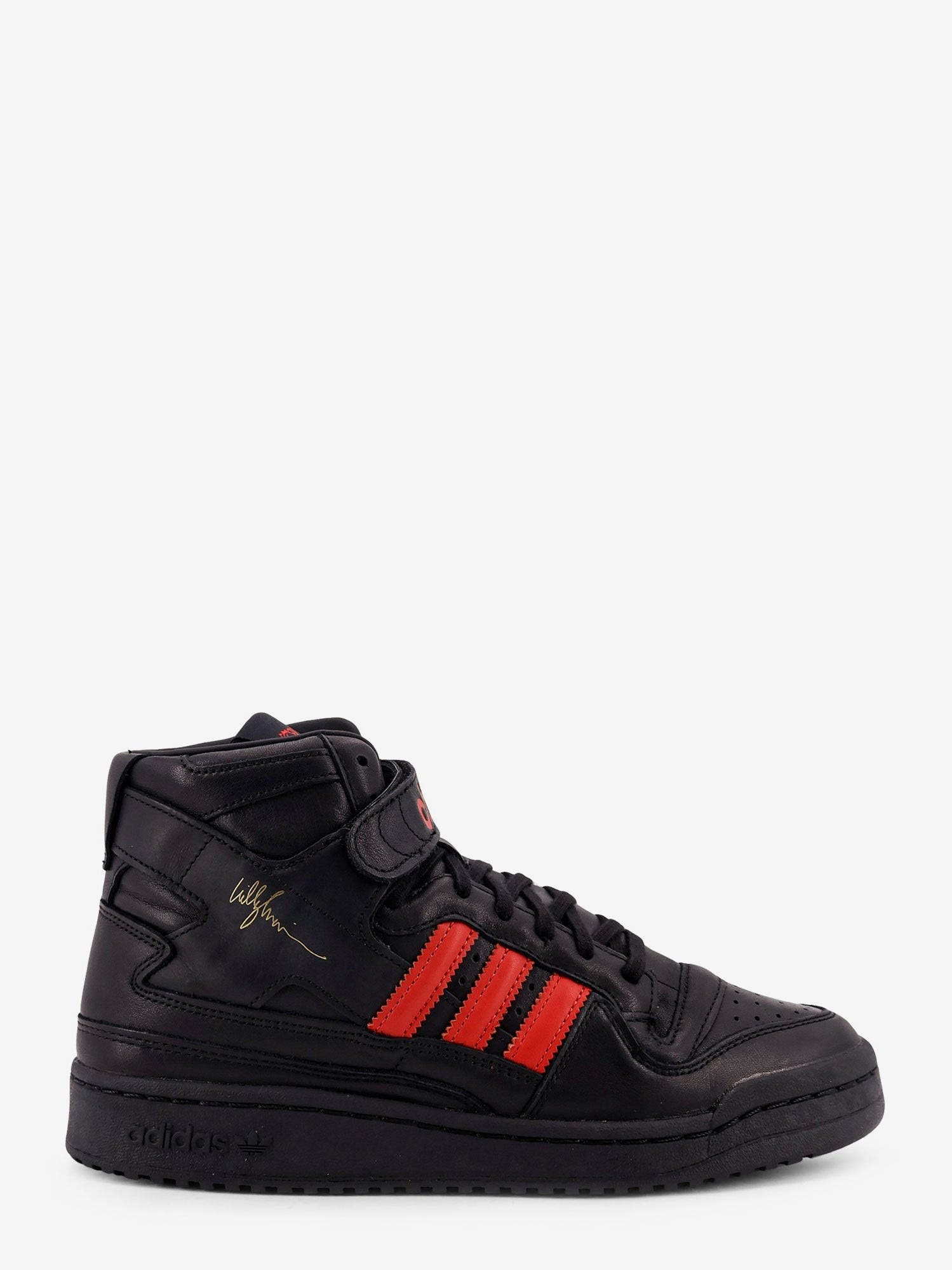 nanito_source_url:https://nokinstyle.com/2403746/leather-sneakers-with-iconic-logo-on-the-side.jpg