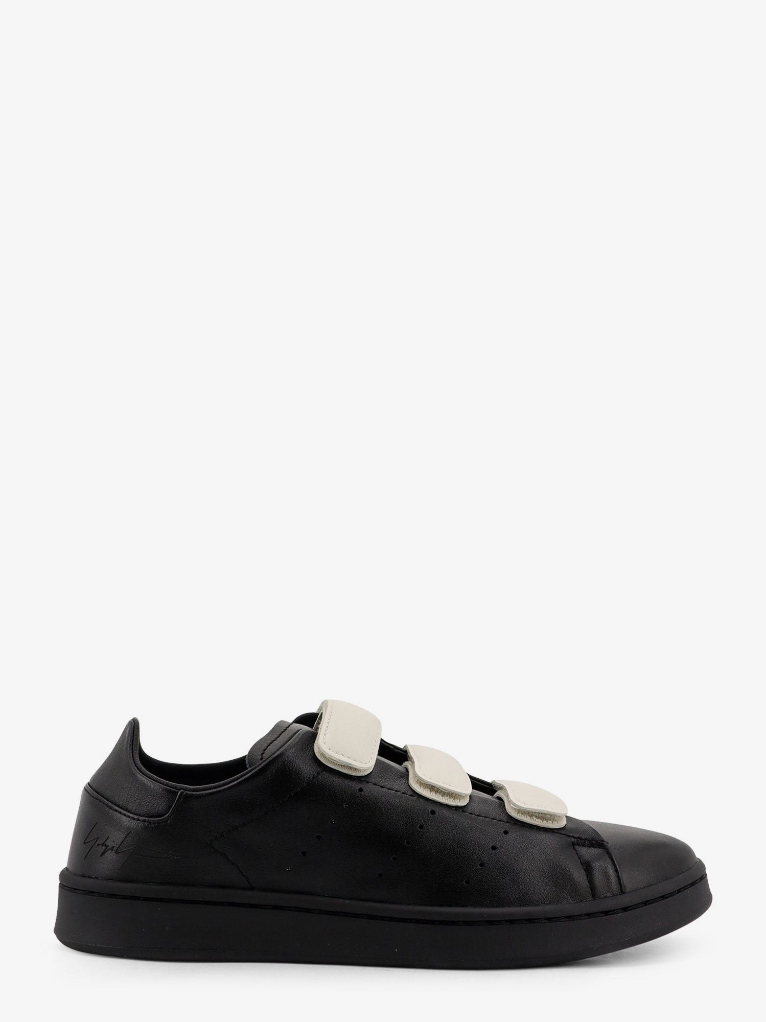 nanito_source_url:https://nokinstyle.com/2407739/y-3-stan-smith-velcro-leather-sneakers.jpg
