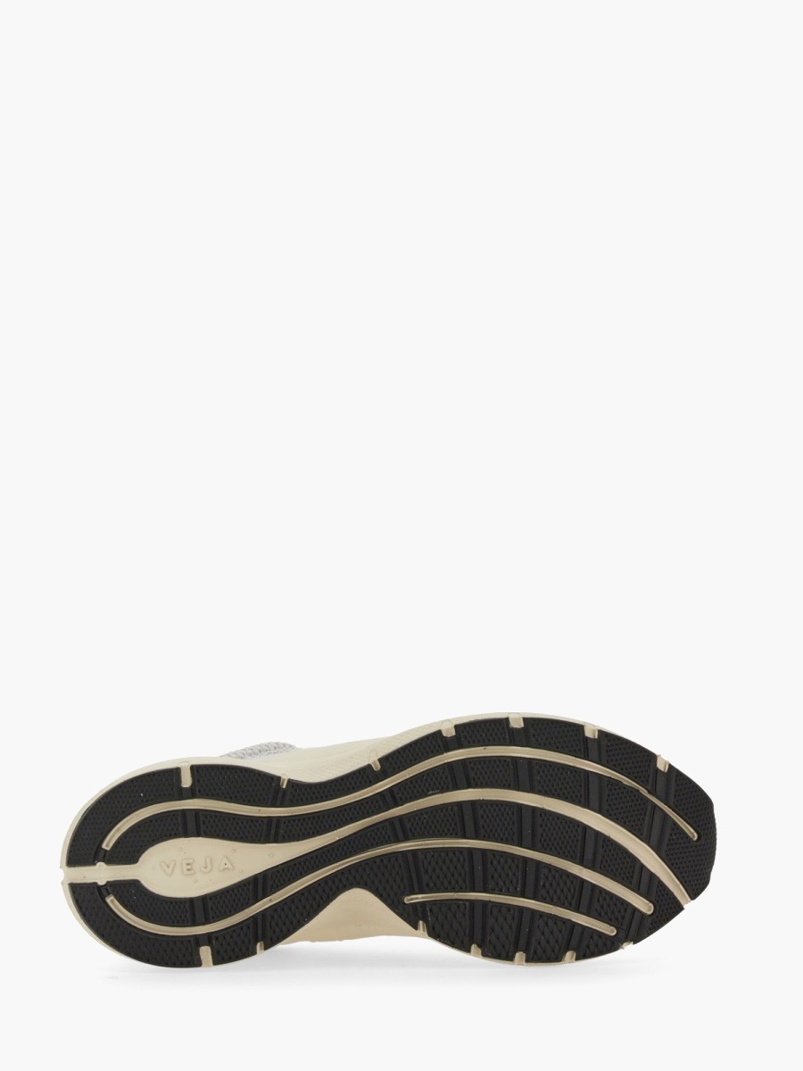 nanito_source_url:https://nokinstyle.com/2358542/sneaker-with-logo.jpg