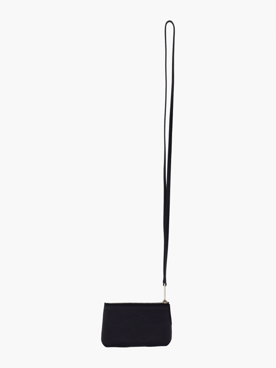 nanito_source_url:https://nokinstyle.com/2347970/leather-card-holder.jpg