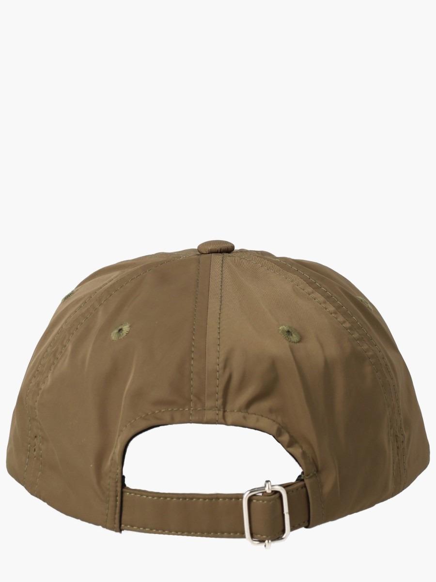 nanito_source_url:https://nokinstyle.com/2333568/baseball-hat-with-logo.jpg
