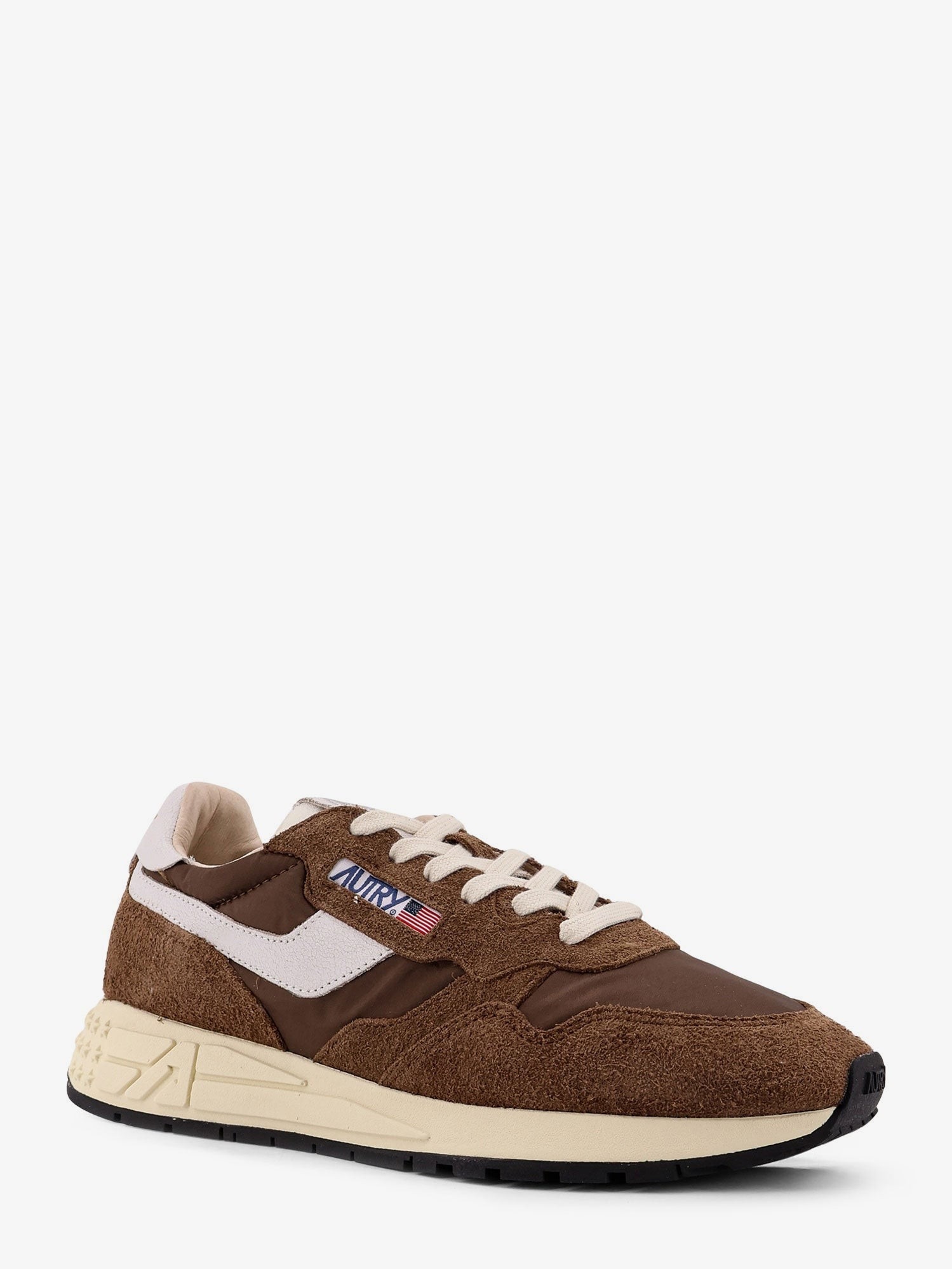 nanito_source_url:https://nokinstyle.com/2404269/reelwind-low-suede-sneakers.jpg