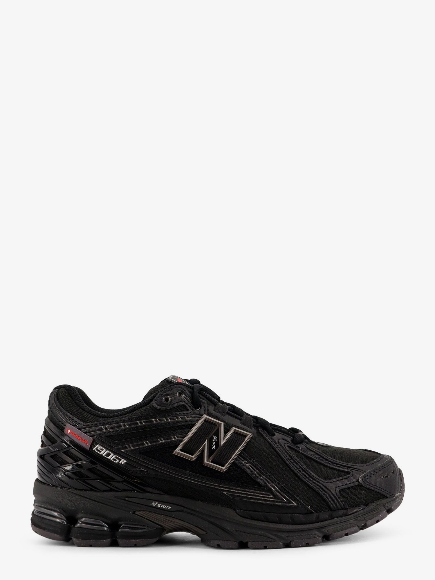 nanito_source_url:https://nokinstyle.com/2397789/nylon-sneakers.jpg