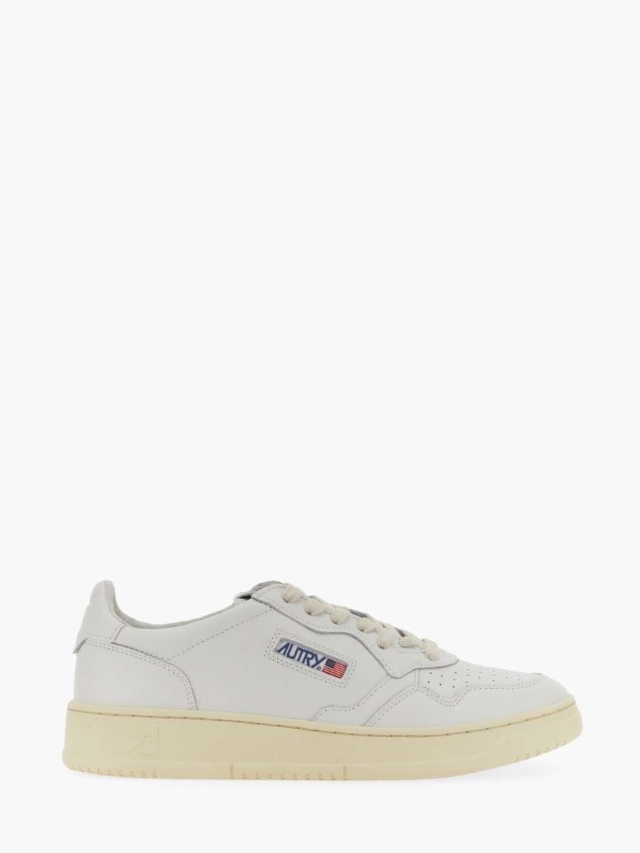 nanito_source_url:https://nokinstyle.com/2330157/medalist-low-sneaker.jpg