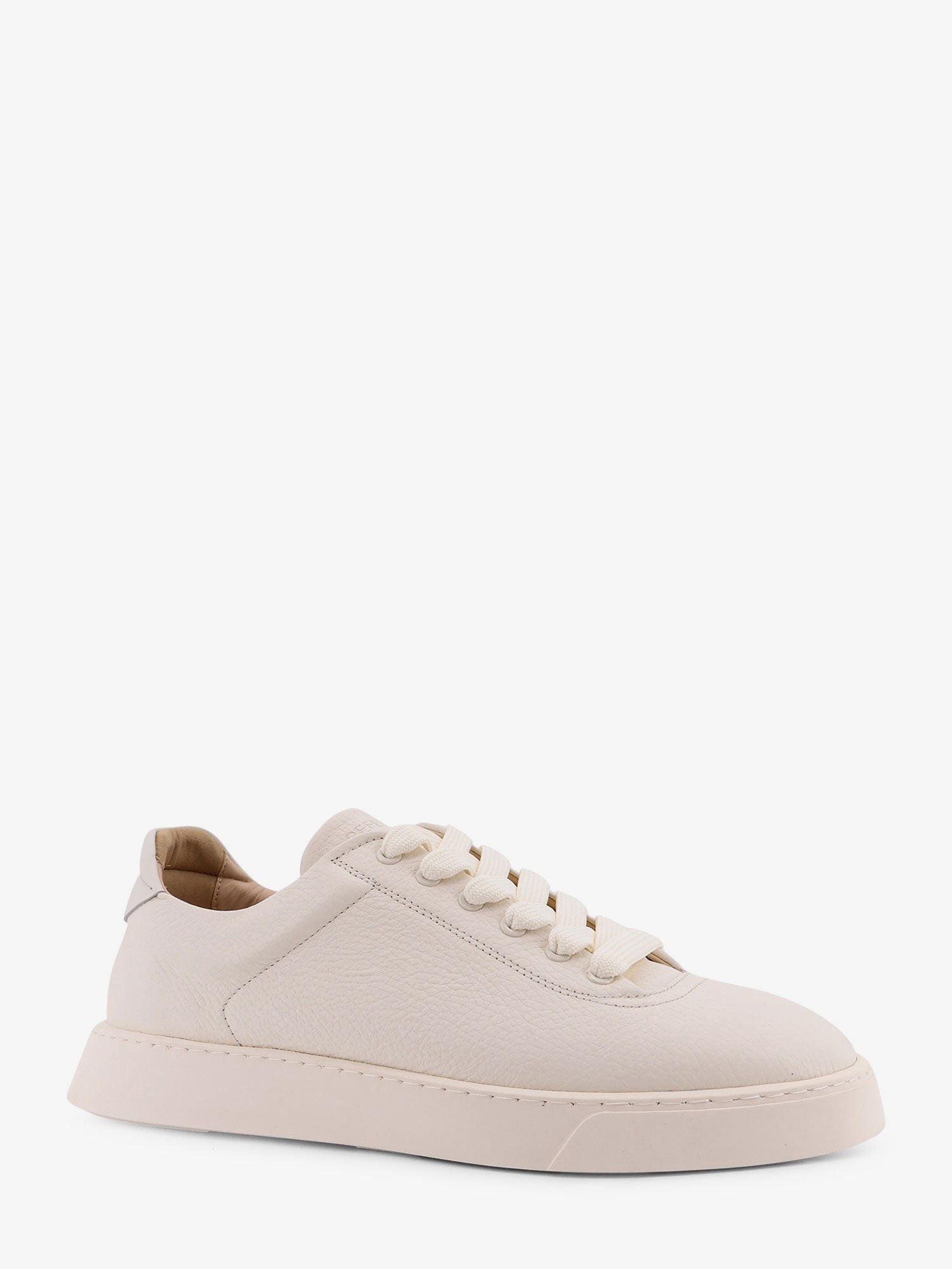 nanito_source_url:https://nokinstyle.com/2396992/the-cassetta-leather-sneakers.jpg