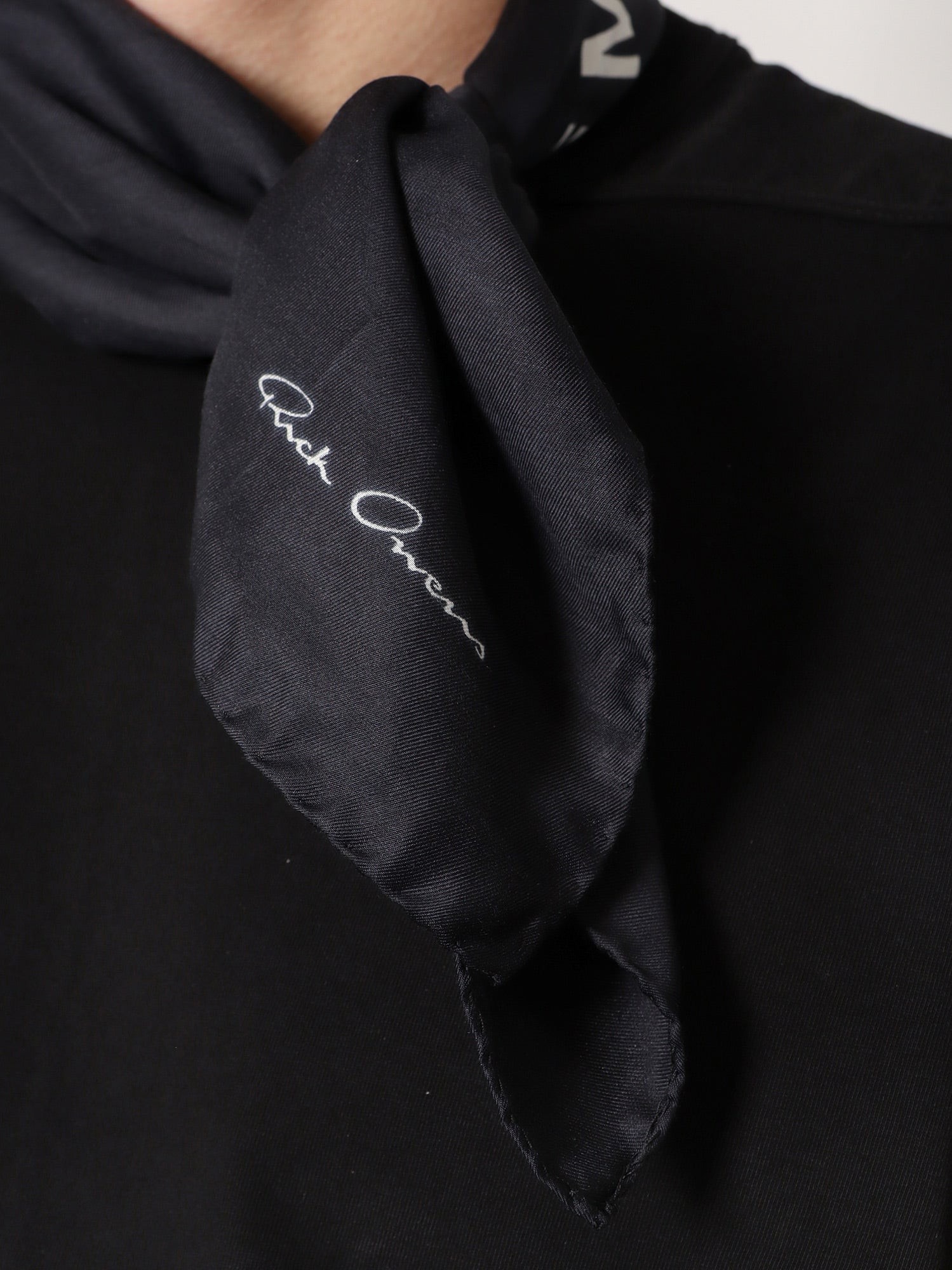 nanito_source_url:https://nokinstyle.com/2403645/modal-and-silk-blend-scarf.jpg