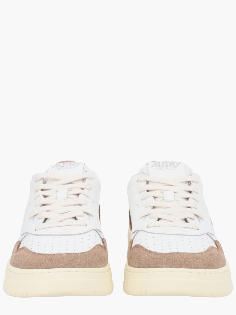 nanito_source_url:https://nokinstyle.com/2334979/medalist-low-sneaker.jpg