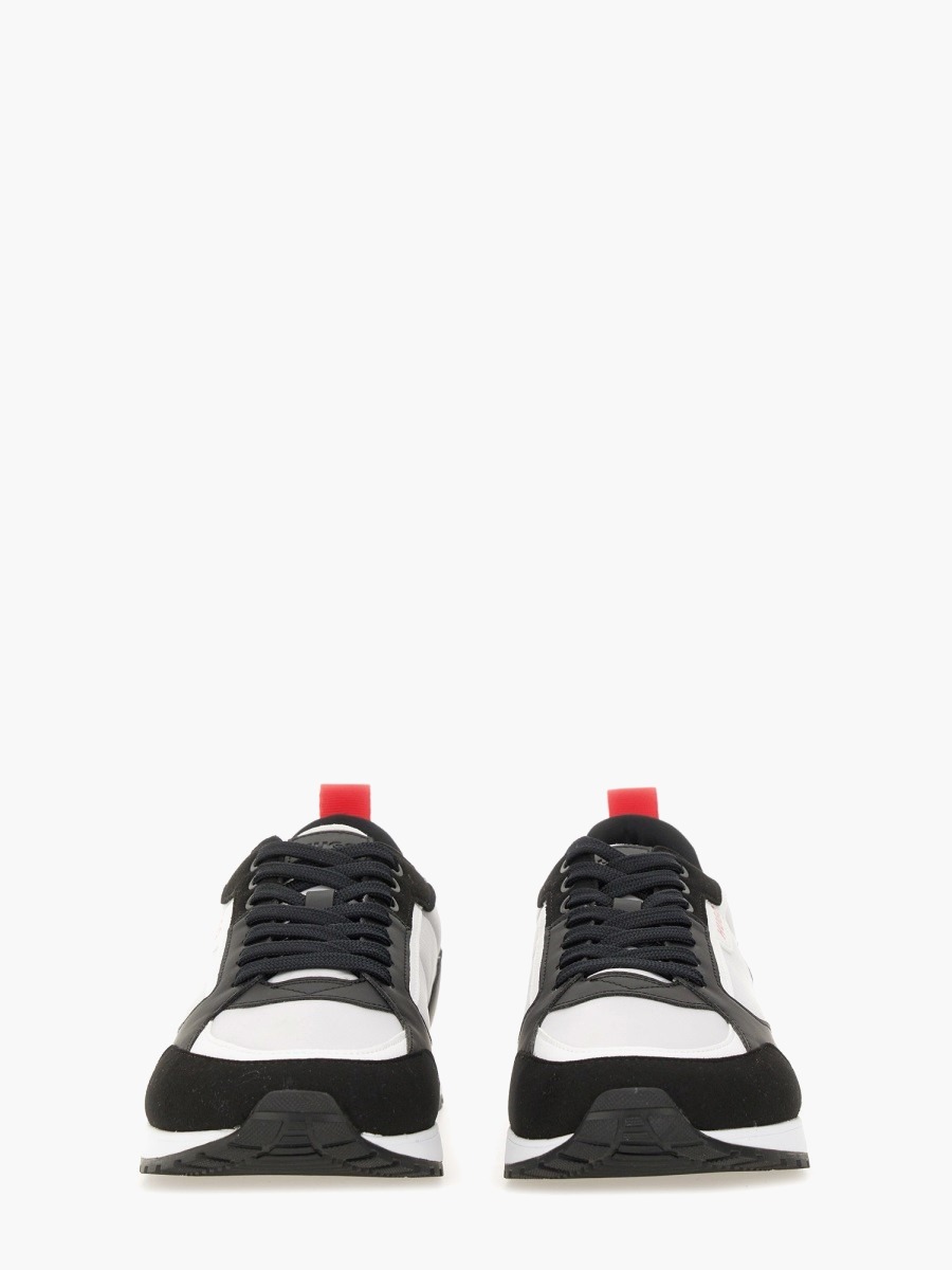 nanito_source_url:https://nokinstyle.com/2364449/sneaker-with-logo.jpg