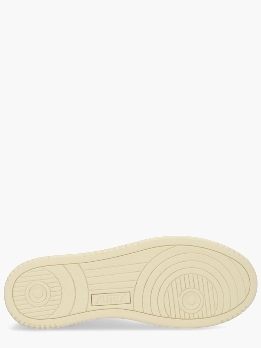 nanito_source_url:https://nokinstyle.com/2335978/medalist-low-sneaker.jpg