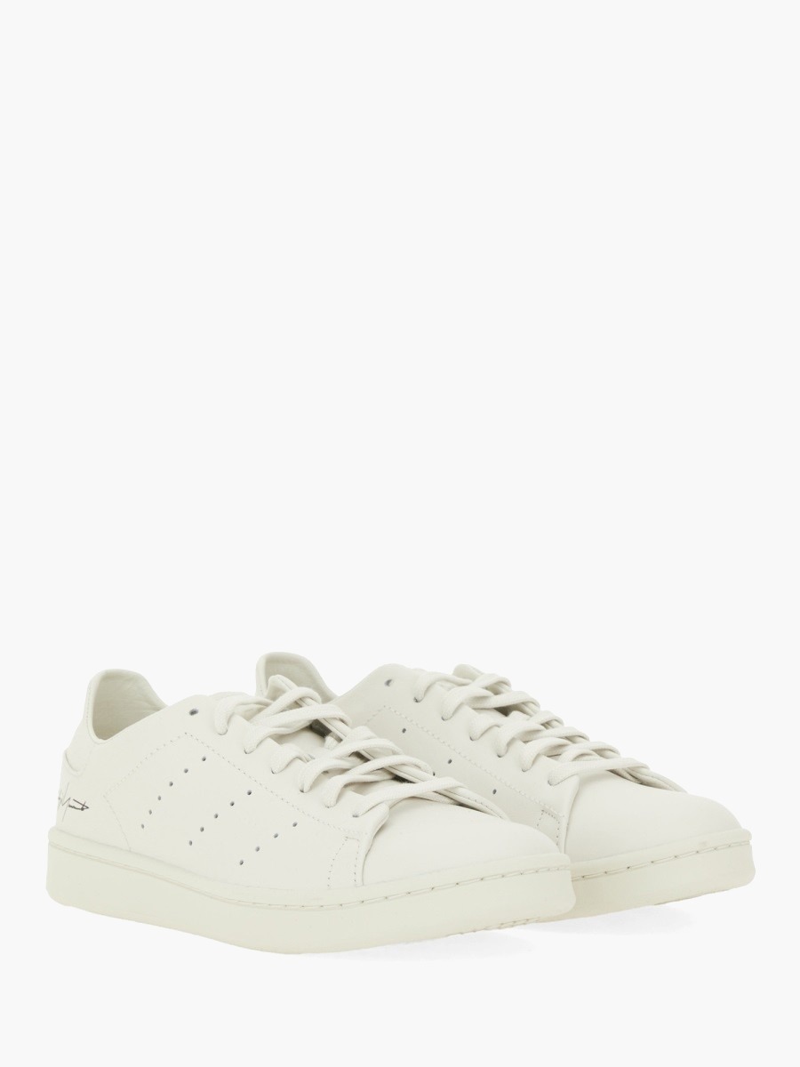 nanito_source_url:https://nokinstyle.com/2370199/stan-smith-sneaker.jpg