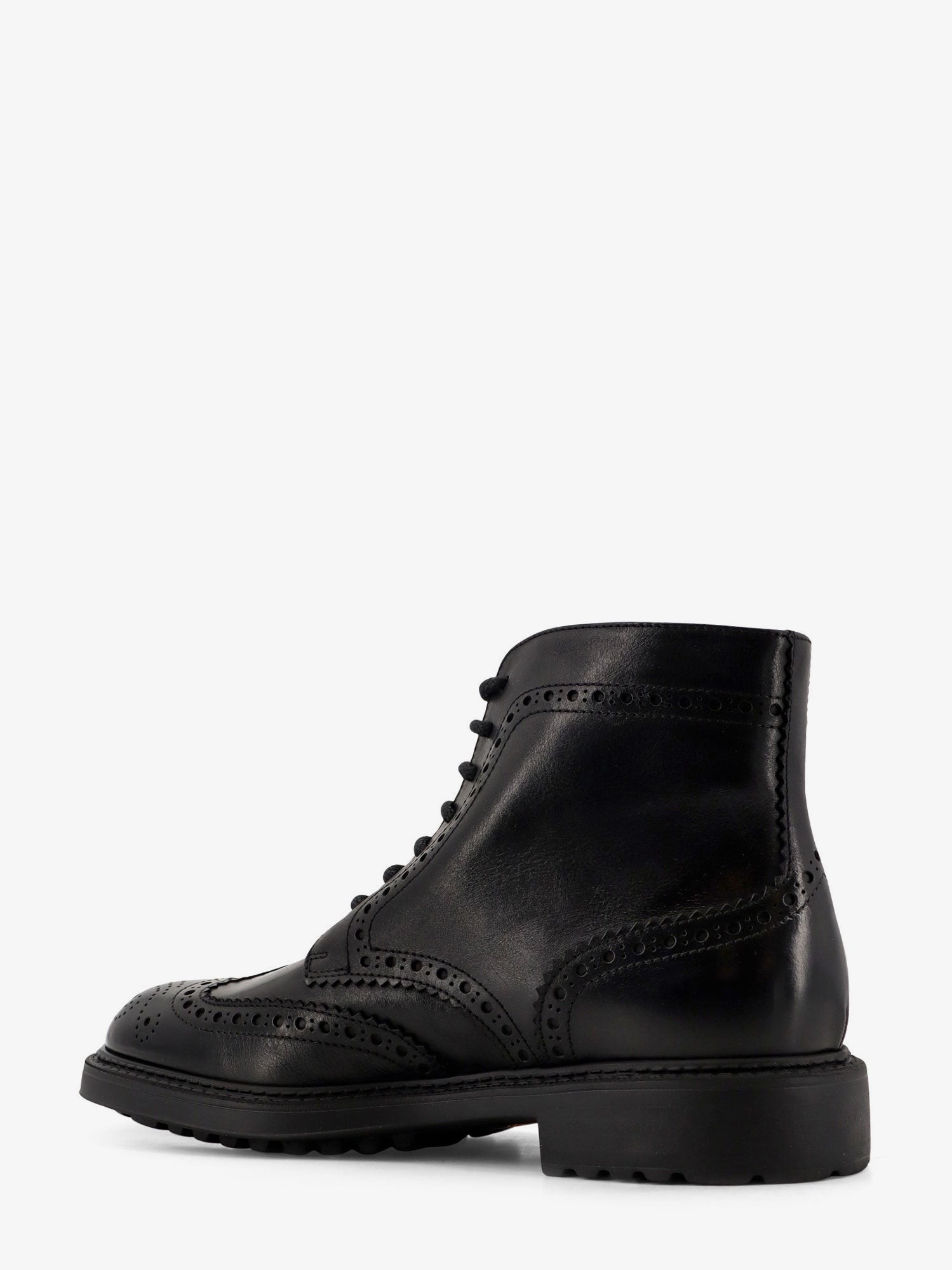 nanito_source_url:https://nokinstyle.com/2407604/triumph-leather-ankle-boots.jpg