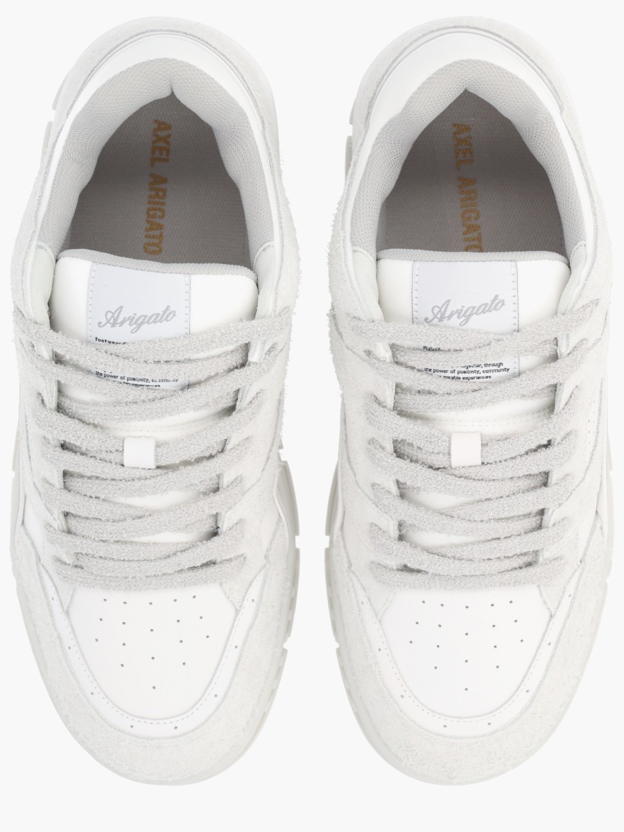 nanito_source_url:https://nokinstyle.com/2328134/sneaker-area-lo.jpg