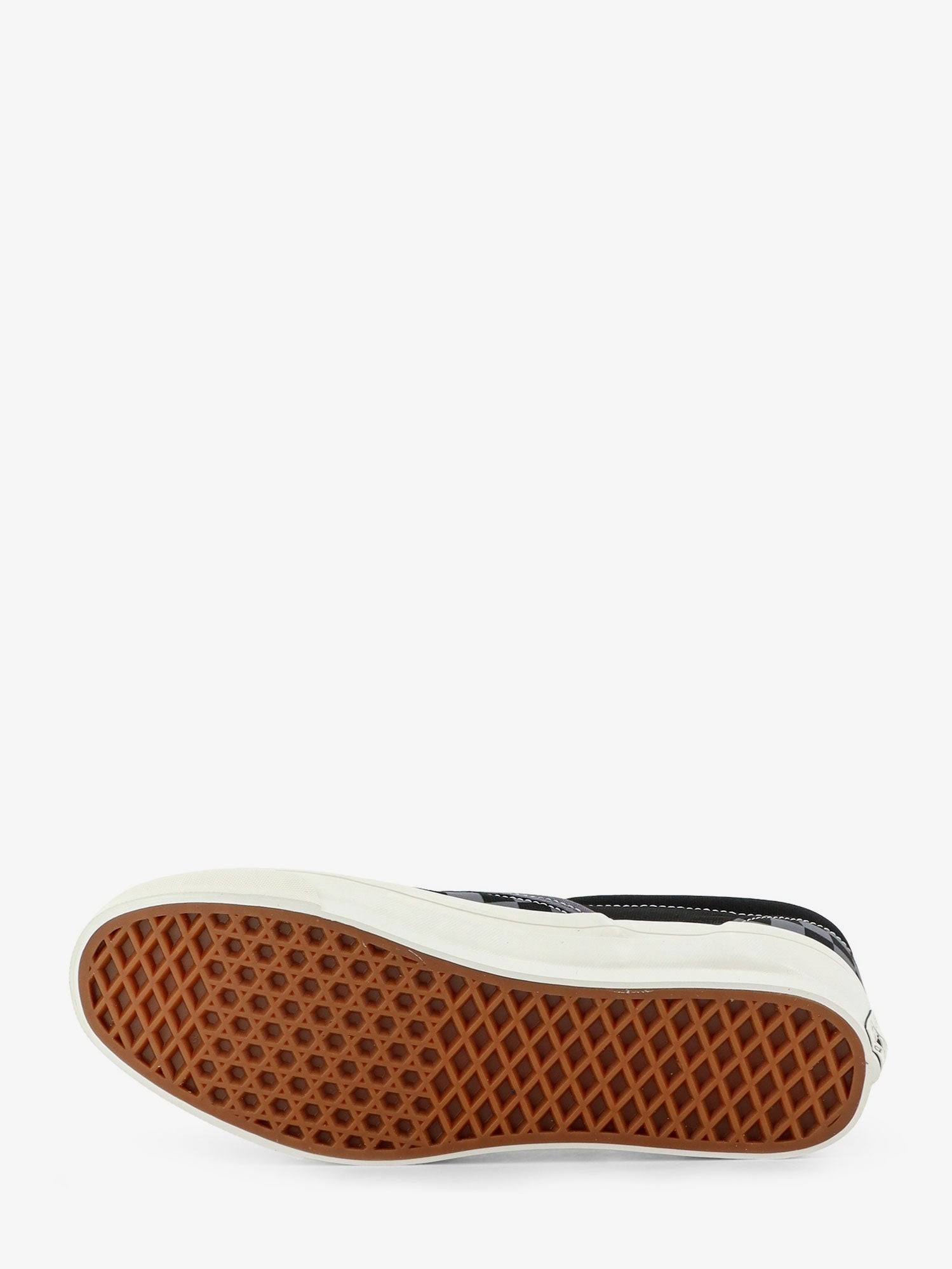 nanito_source_url:https://nokinstyle.com/2410690/lx-classic-slip-on-98-canvas-sneakers.jpg