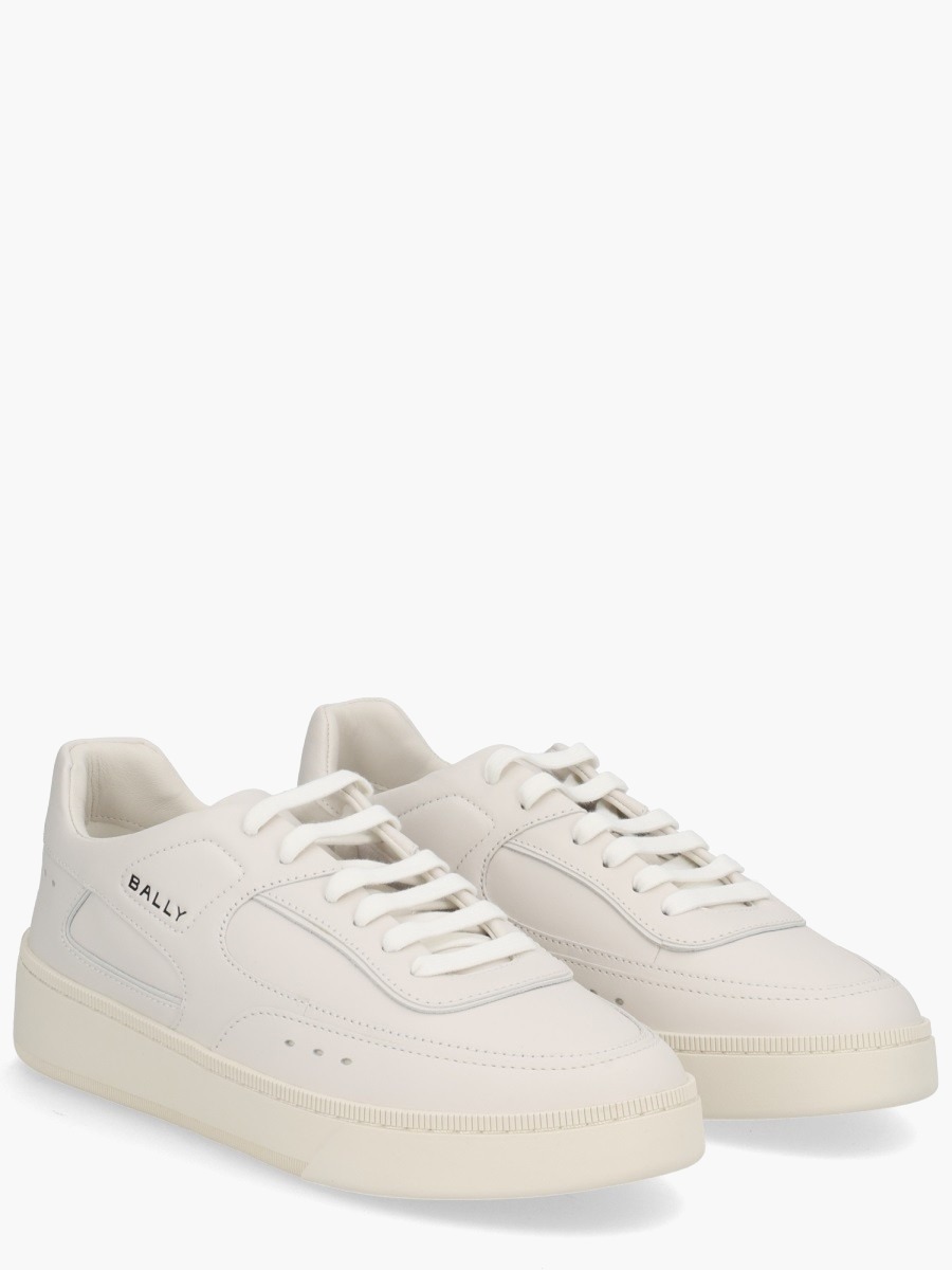 nanito_source_url:https://nokinstyle.com/2367869/raise-sneaker.jpg